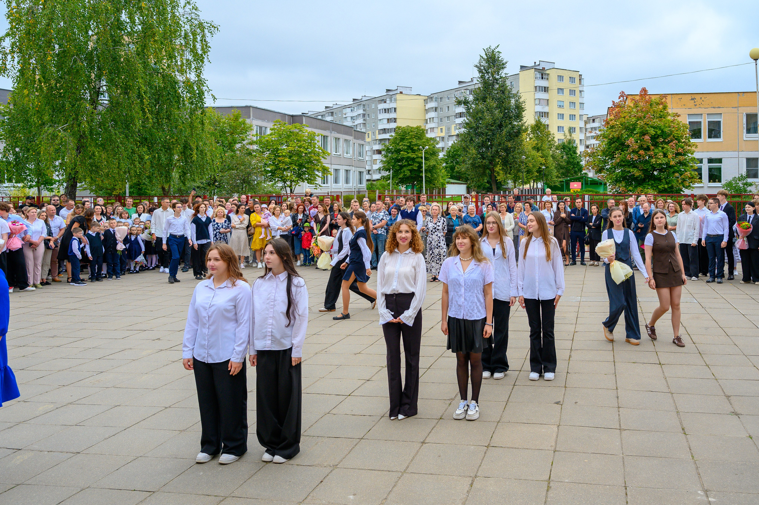 Вот звучит первый звонок, перед этим долгое приготовление к новому этапу в жизни, Яромир идет в школу. Фотоуслуги, услуги фотографа, фотографирование важных событий