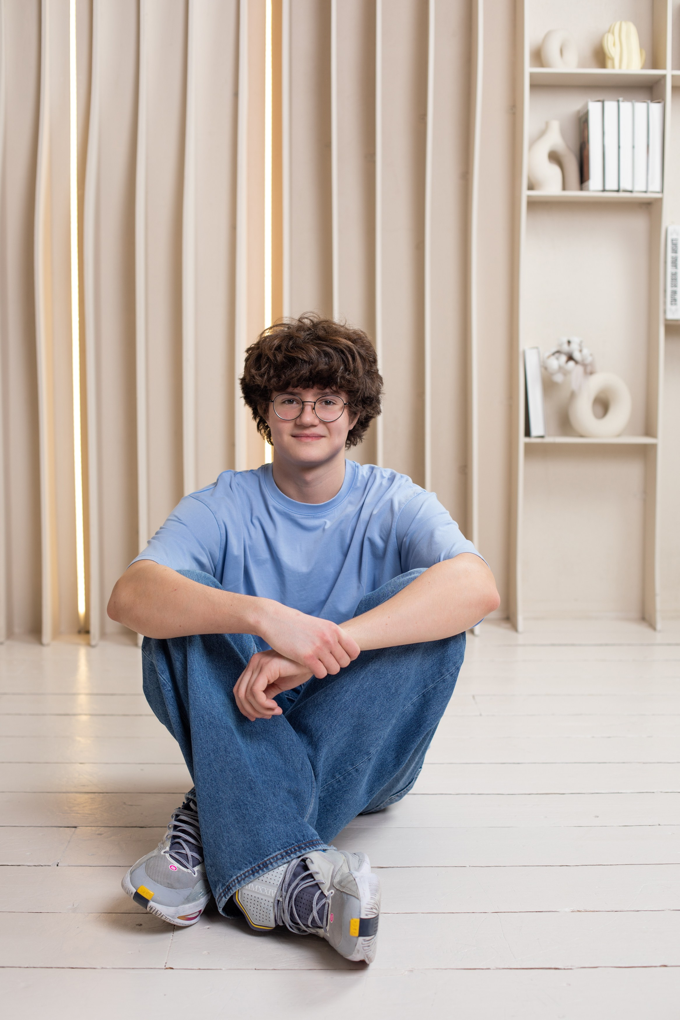 Галерея фотографий для старшей школы. Выпускные фотоальбомы на заказ в Москве. Ксения Фоломкина