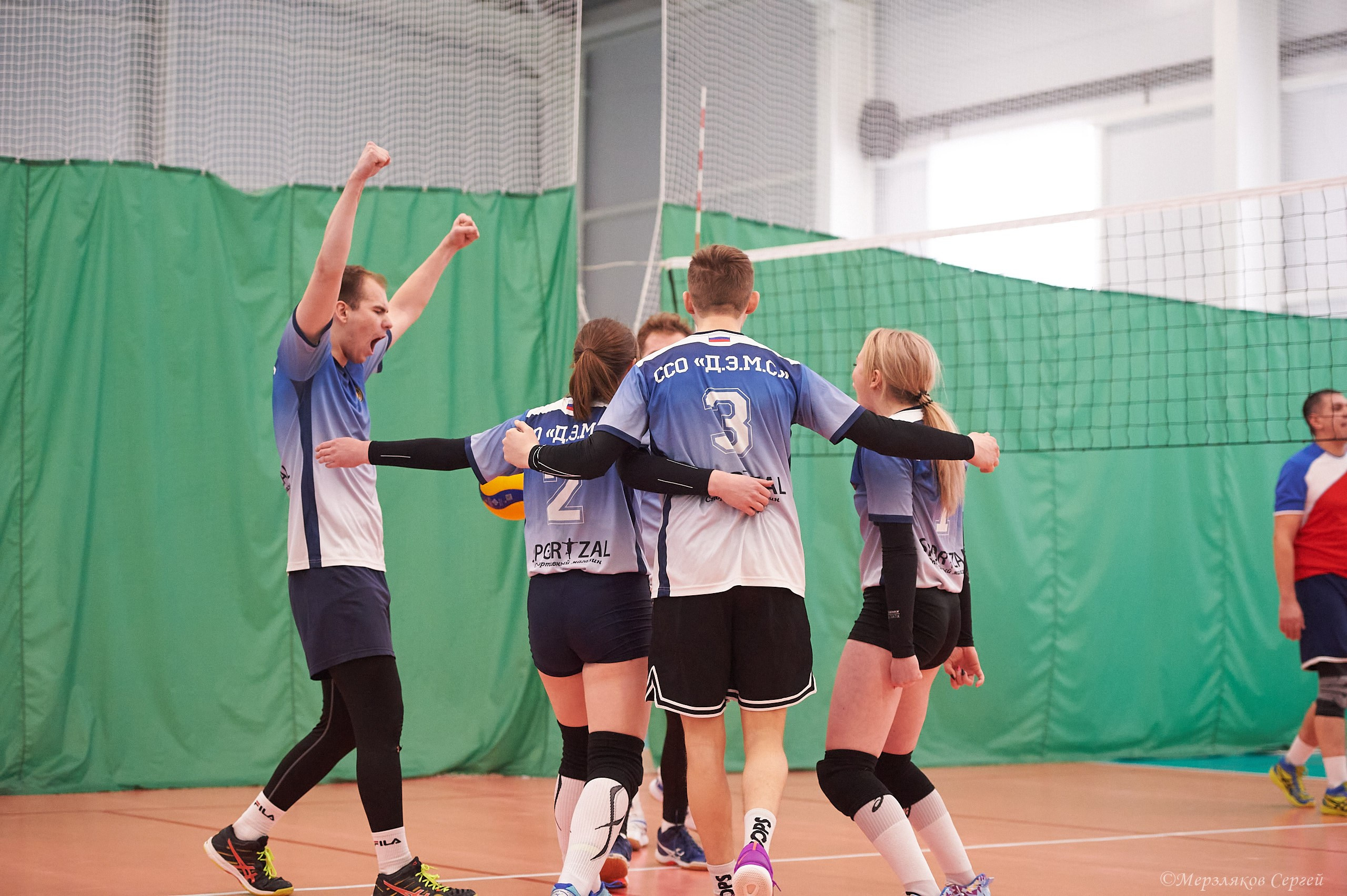 Новогодний волейбольный турнир. Ижевск. 16.12.23. Спортивный репортажный фотограф в Ижевске Сергей Мерзляков