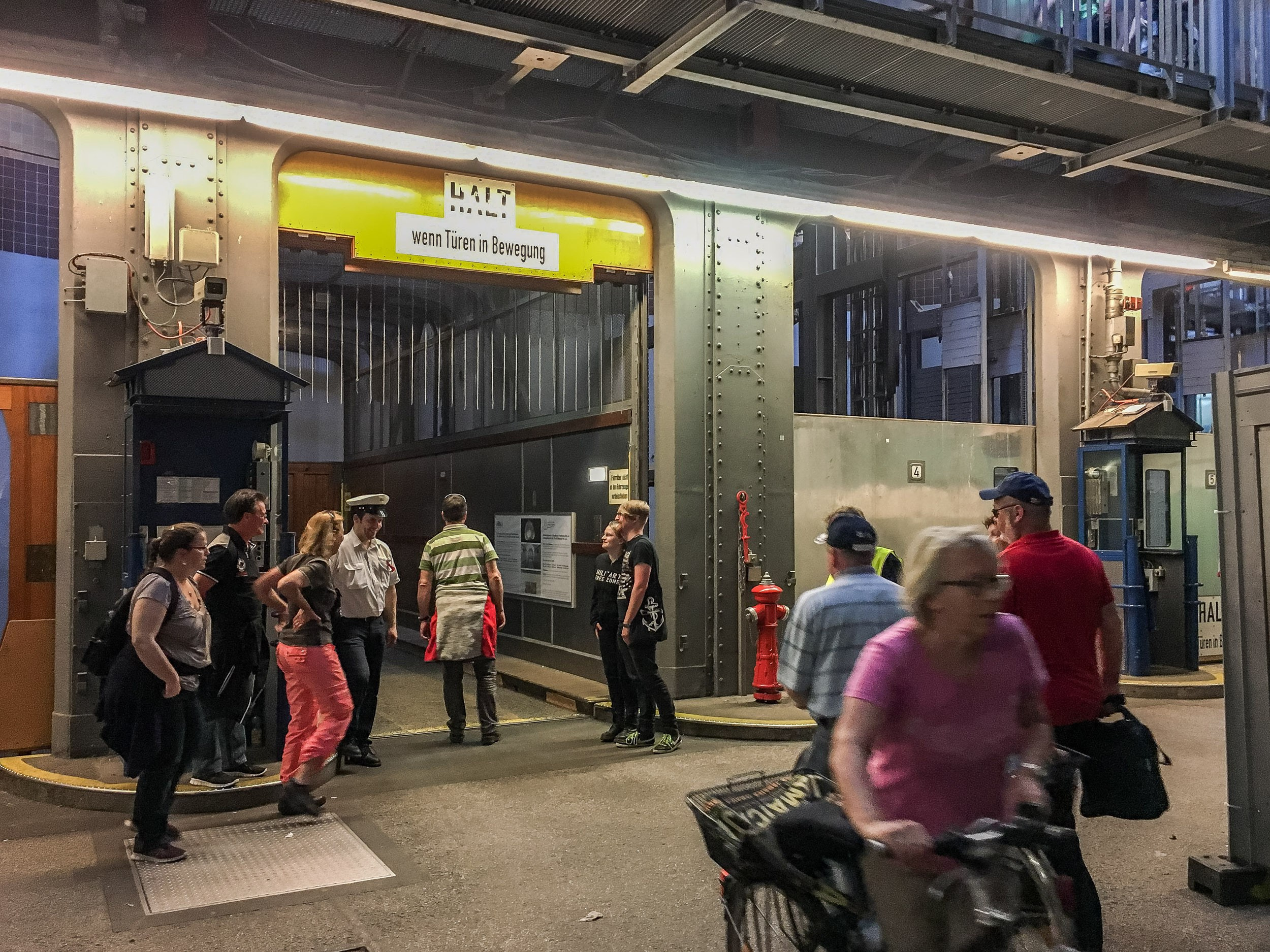корпоратив, тимбилдинг, юбилей, Фотограф на праздник, Беларусь, минск фотограф, репортажной фотограф Беларусь,  фотограф в Минске, Алексей Матюшков, фоторепортер Беларуси, Репортажная съемка мероприятий,  день рождения, Тоннель через Эльбу