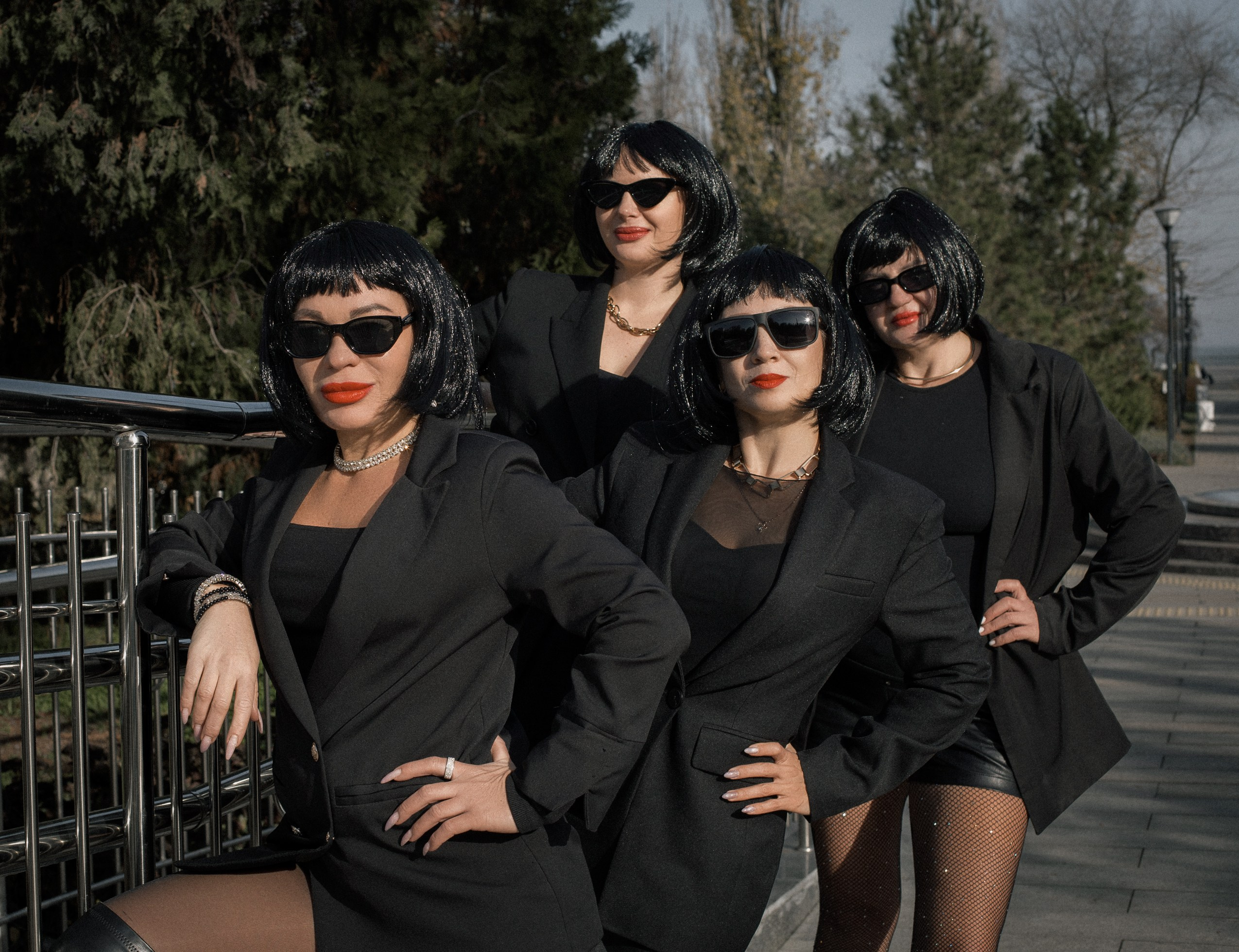 Девчонки в чёрном. Фотограф Таганрог