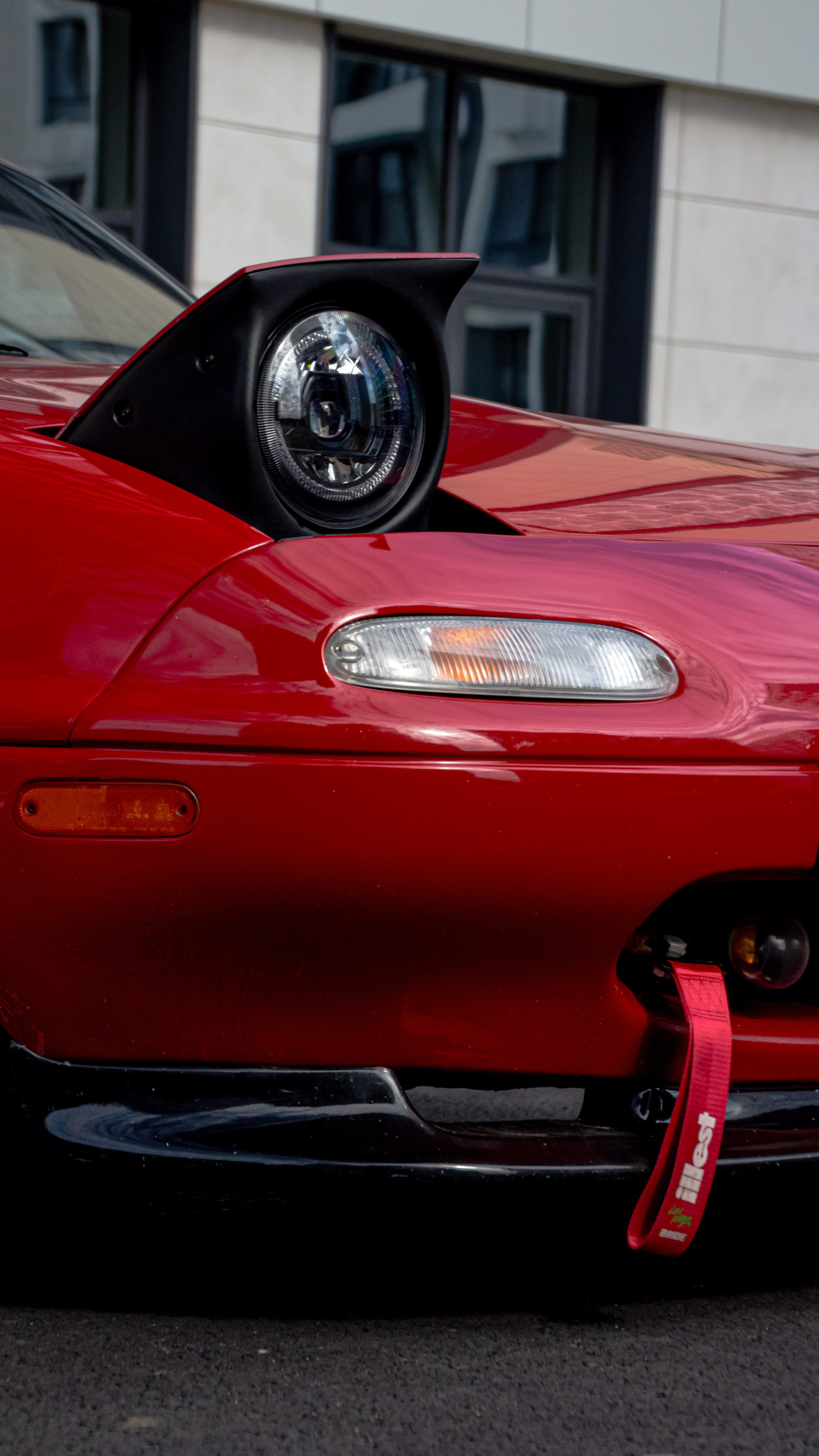 Фото Mazda MX-5 Miata (Eunos Roadster) NA: красный родстер