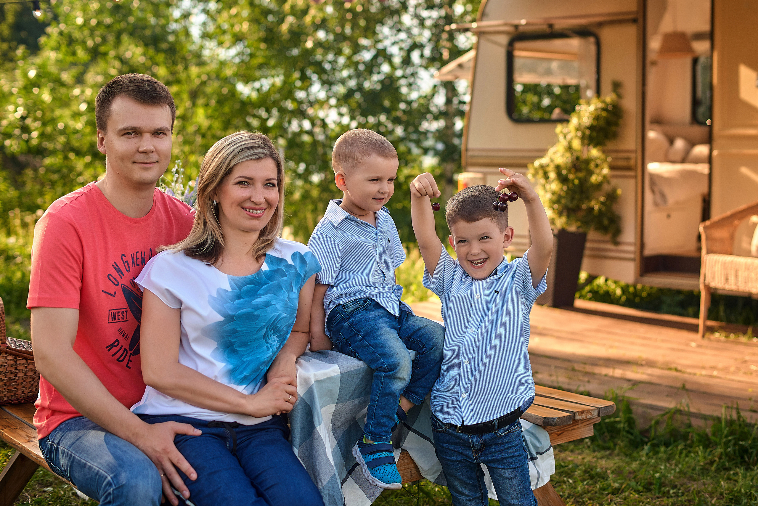 Семейная фотосессия на природе. Семейный и детский фотограф Катерина Рожкова