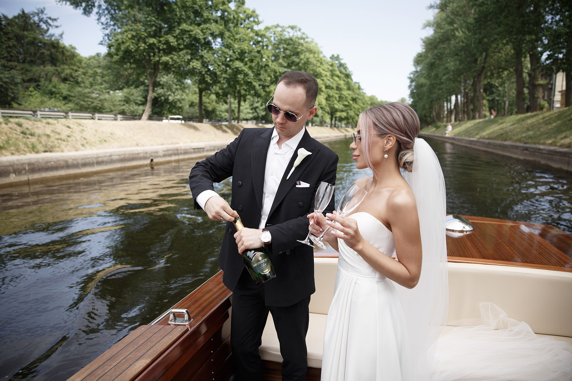 Свадьба на катере. Свадебный фотограф в Санкт-Петербурге Наталья Вендт