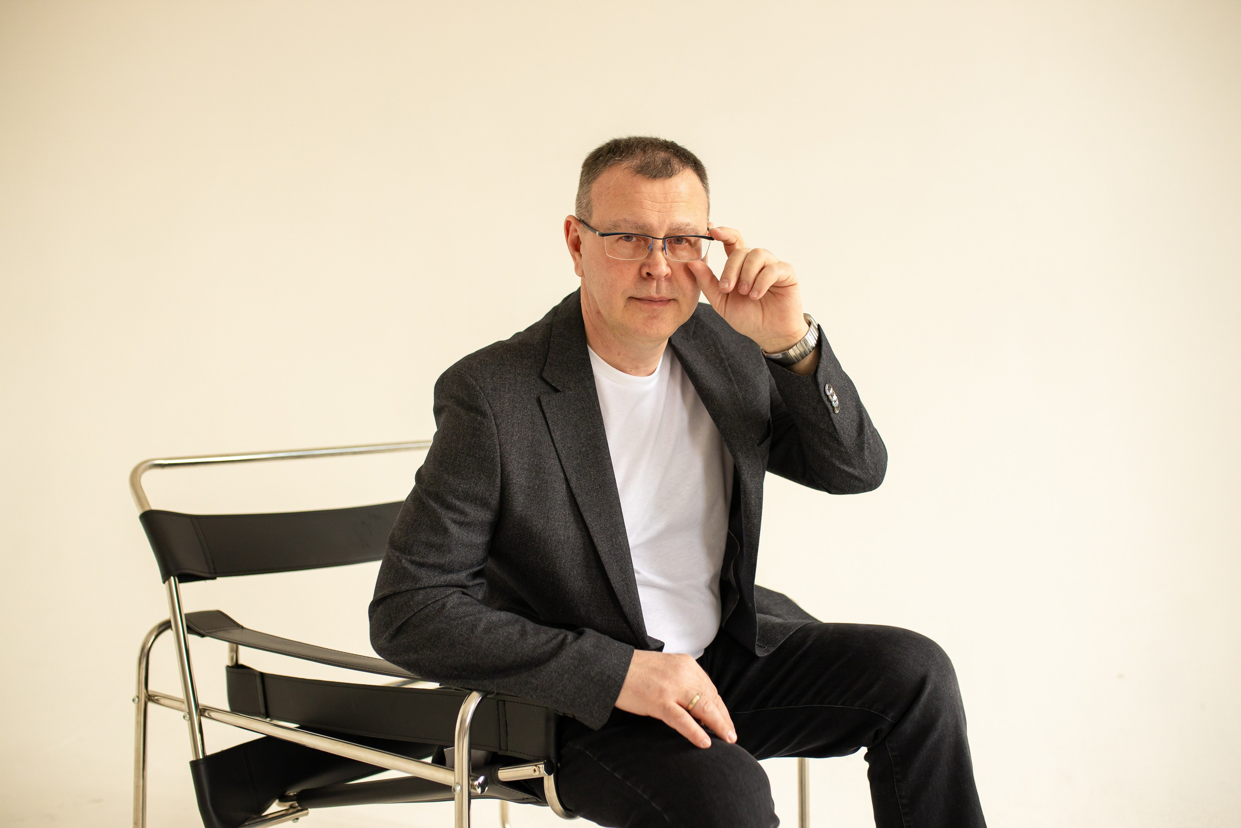 Семейная фотосессия на циклораме с естественным светом. Фотограф в Железнодорожном и Балашихе