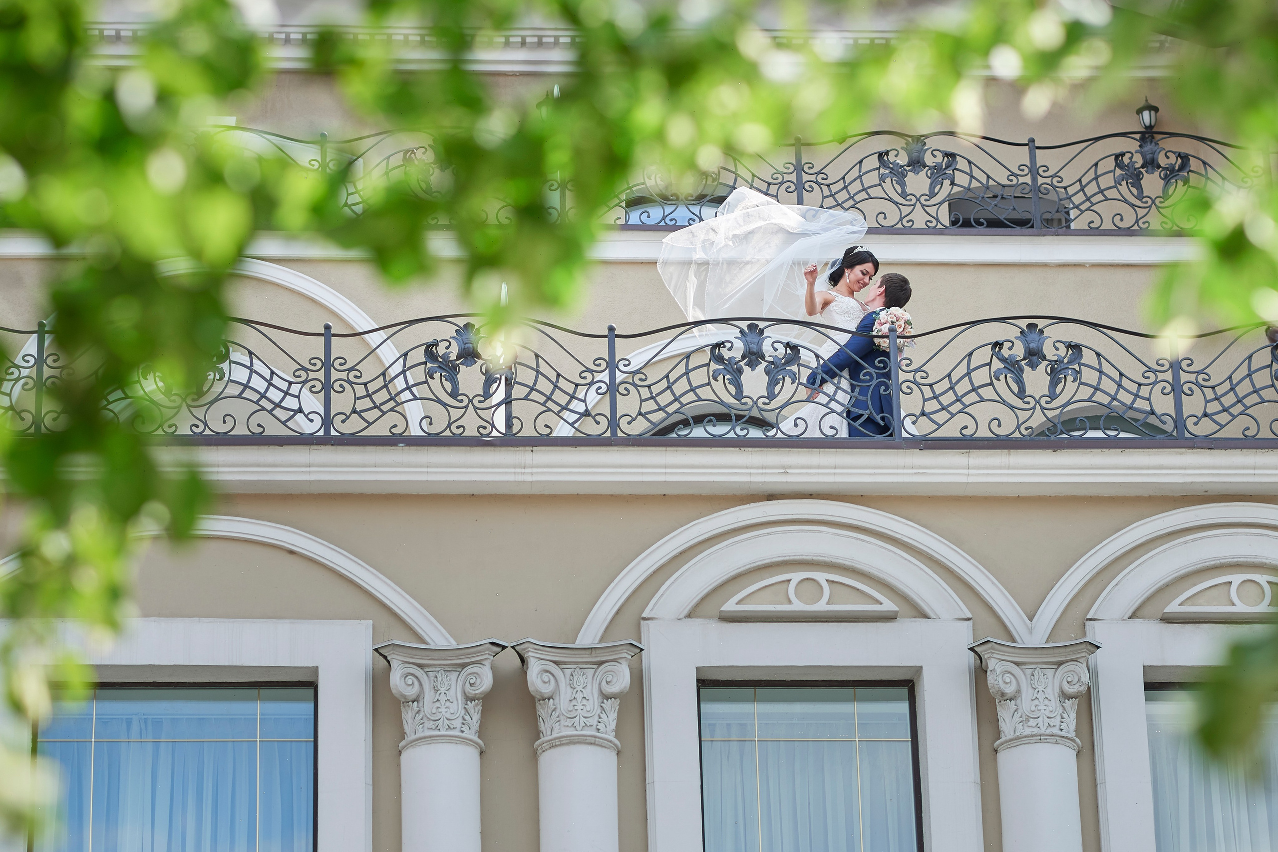 Свадебная Фотосессия в г. казани | Фотограф на Свадьбу в г. Казани Фотограф Садег Азарми тел. +79172288430 ✔ Сборы невесты и жениха✔ Утро невесты (детали, эмоции, подготовка)✔ Репортажная съёмка ЗАГСа и выездной регистрации✔ Свадебная прогулка✔ Фотосъёмка банкета и вечеринки✔ Креативные и тематические свадьбы✔ Свадьба на природе (лайфстайл)✔ Девичники и мальчишники