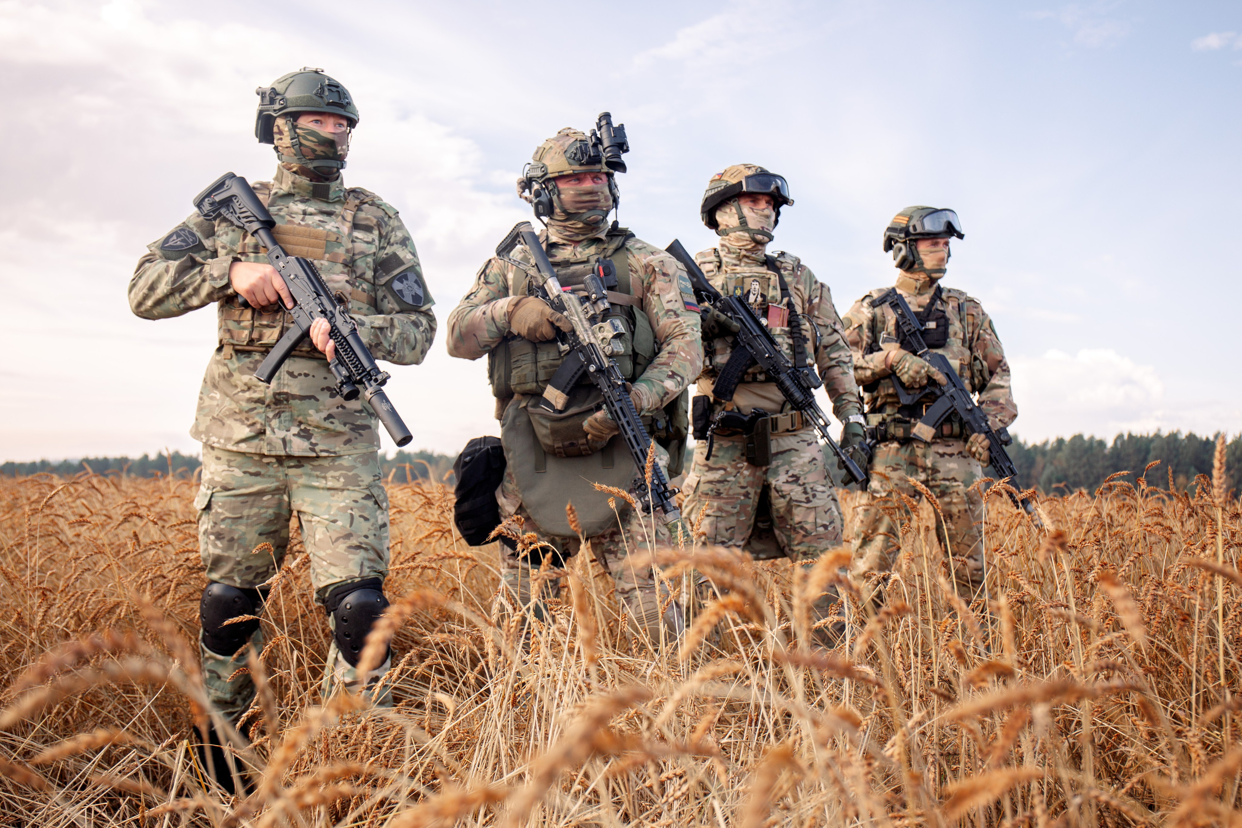 Поле. Для тех, кто не ждёт удачи, а создаёт её. Каждая фотосессия — это твой момент, твой стиль, твой успех. 📸