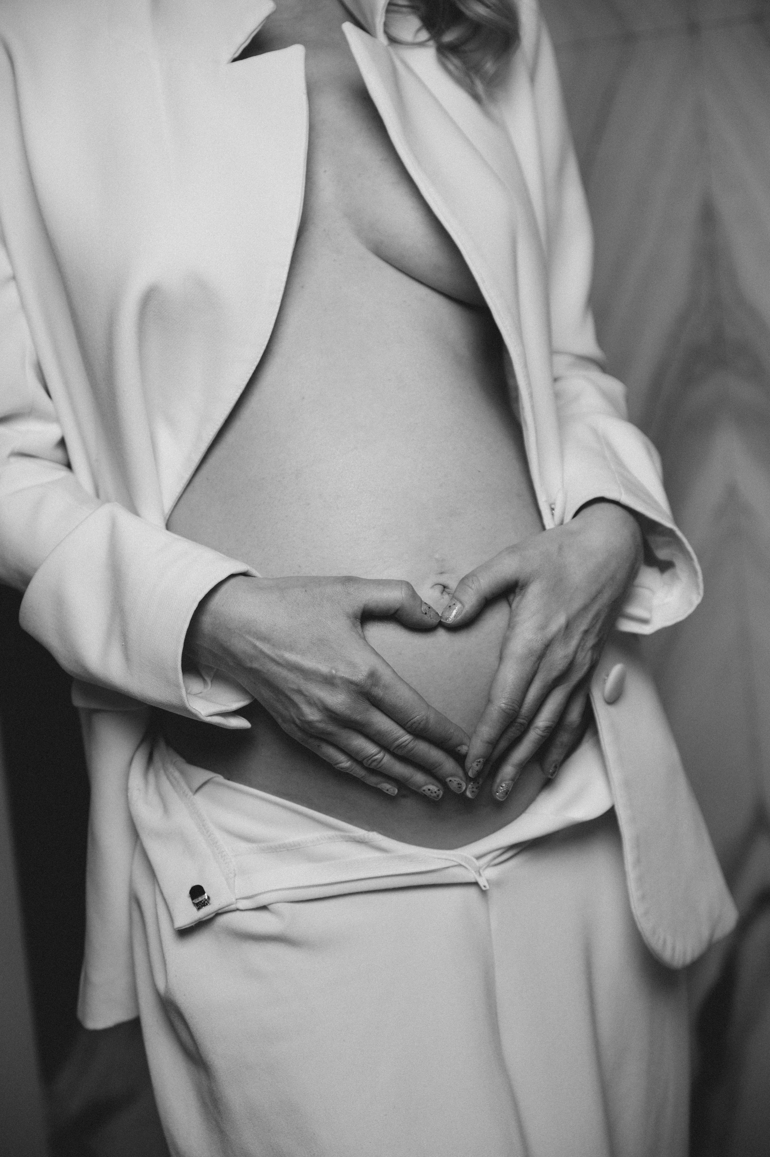 Беременная фотосессия в фотостудии MOMENTOFBEAUTY с подбором образа 