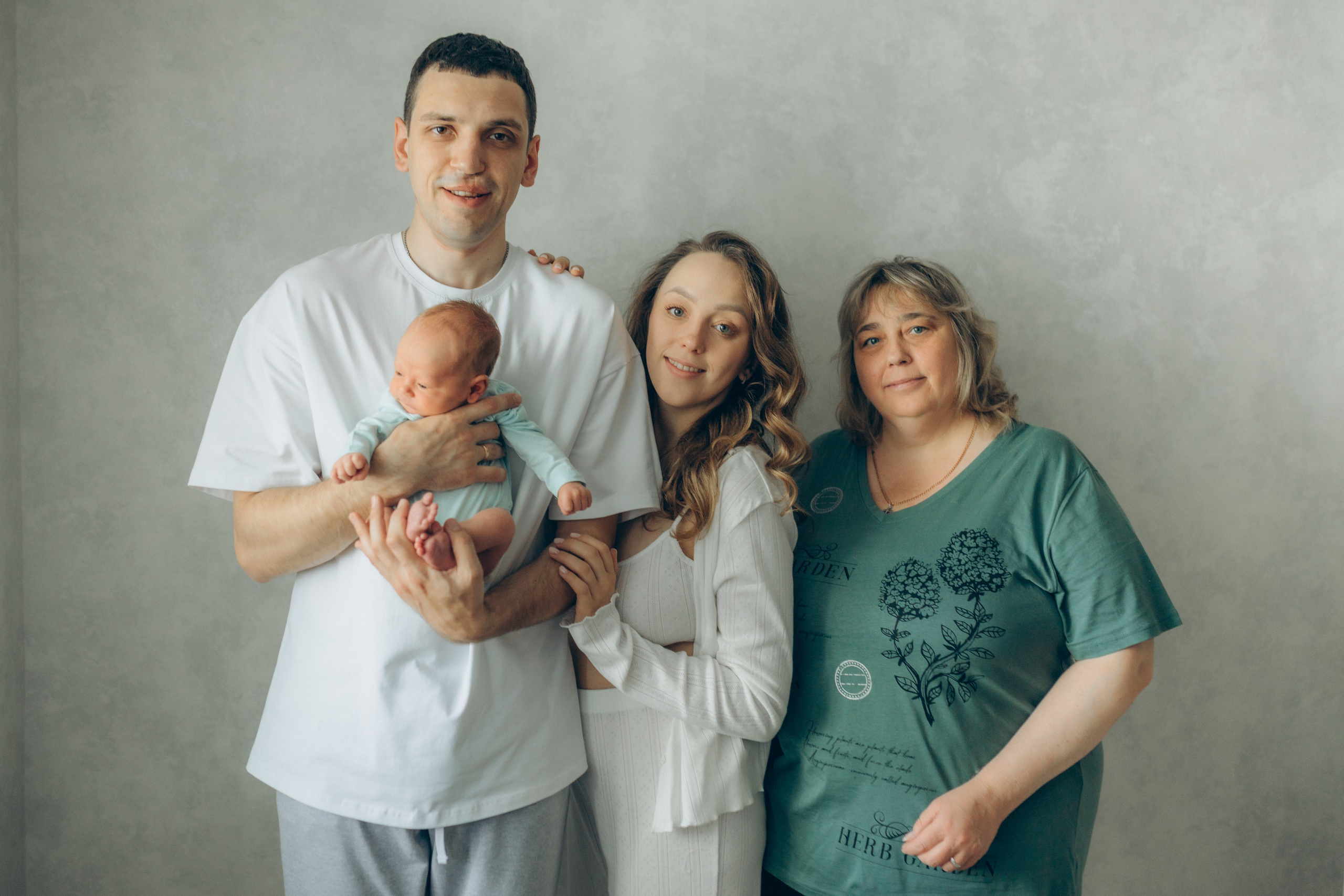 Ира, Дима, Кирюша, бабушка и Тайсон. Семейный фотограф и фотограф на роды в Ростове-на-Дону Мухина Виктория