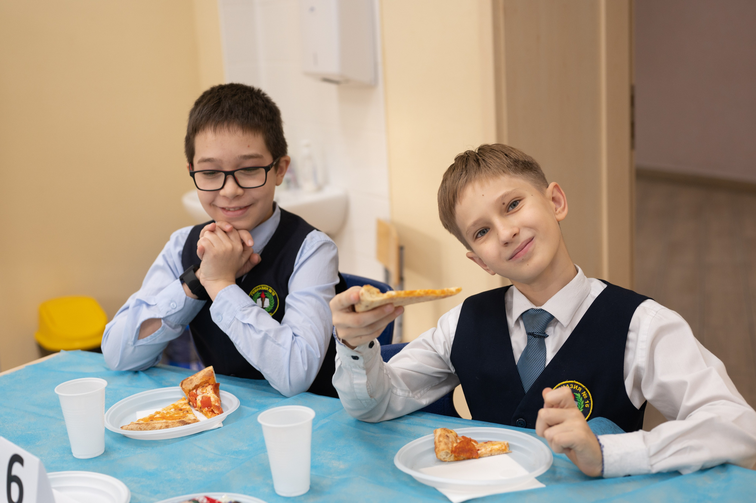 Репортаж мероприятия в классе 5Ж 16 гимназия 2024 г. Фотограф новорожденных, семейный детский в Тюмени Татьяна Морозова