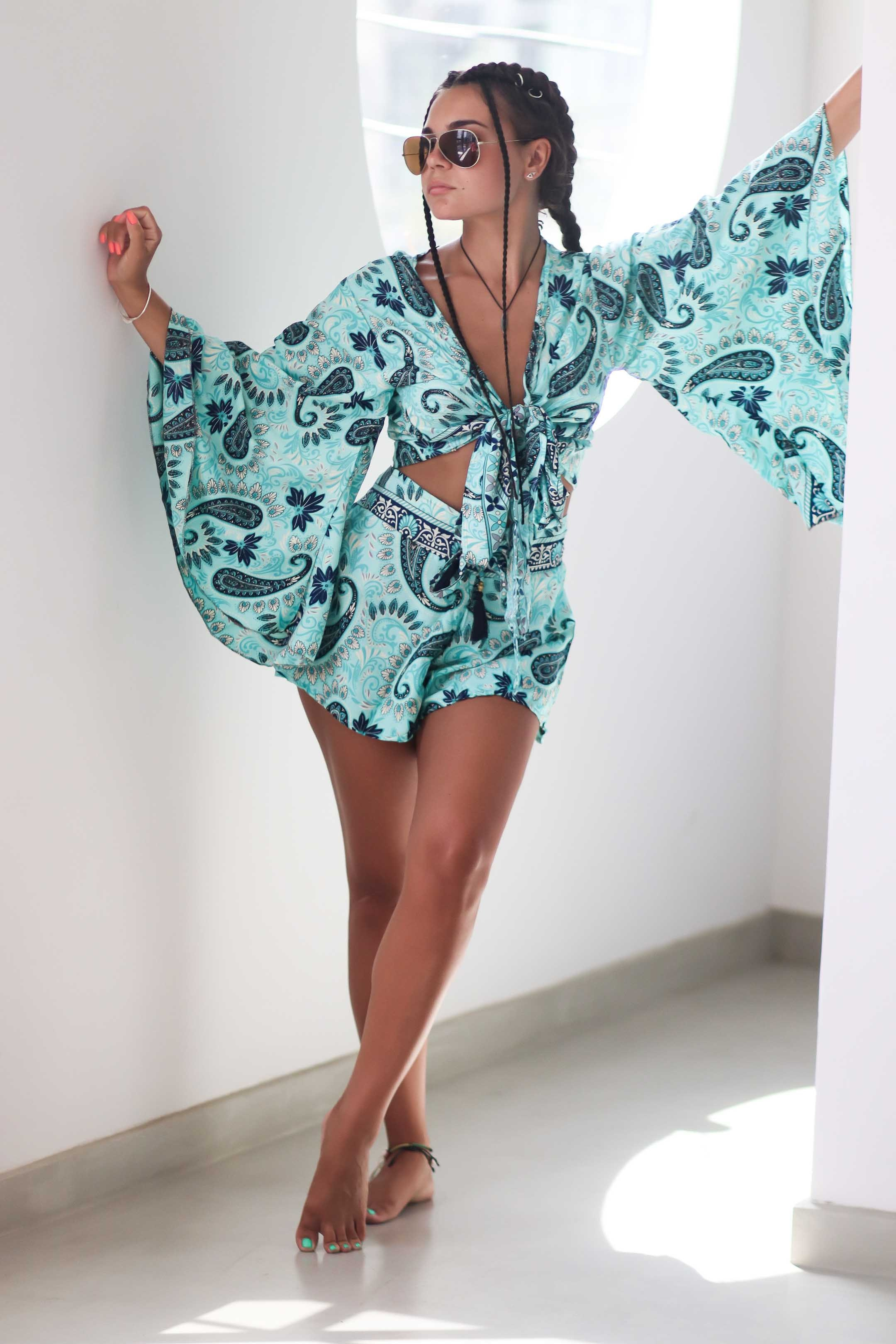 Коллекция купальников бикини. Фотограф на Шри-Ланке