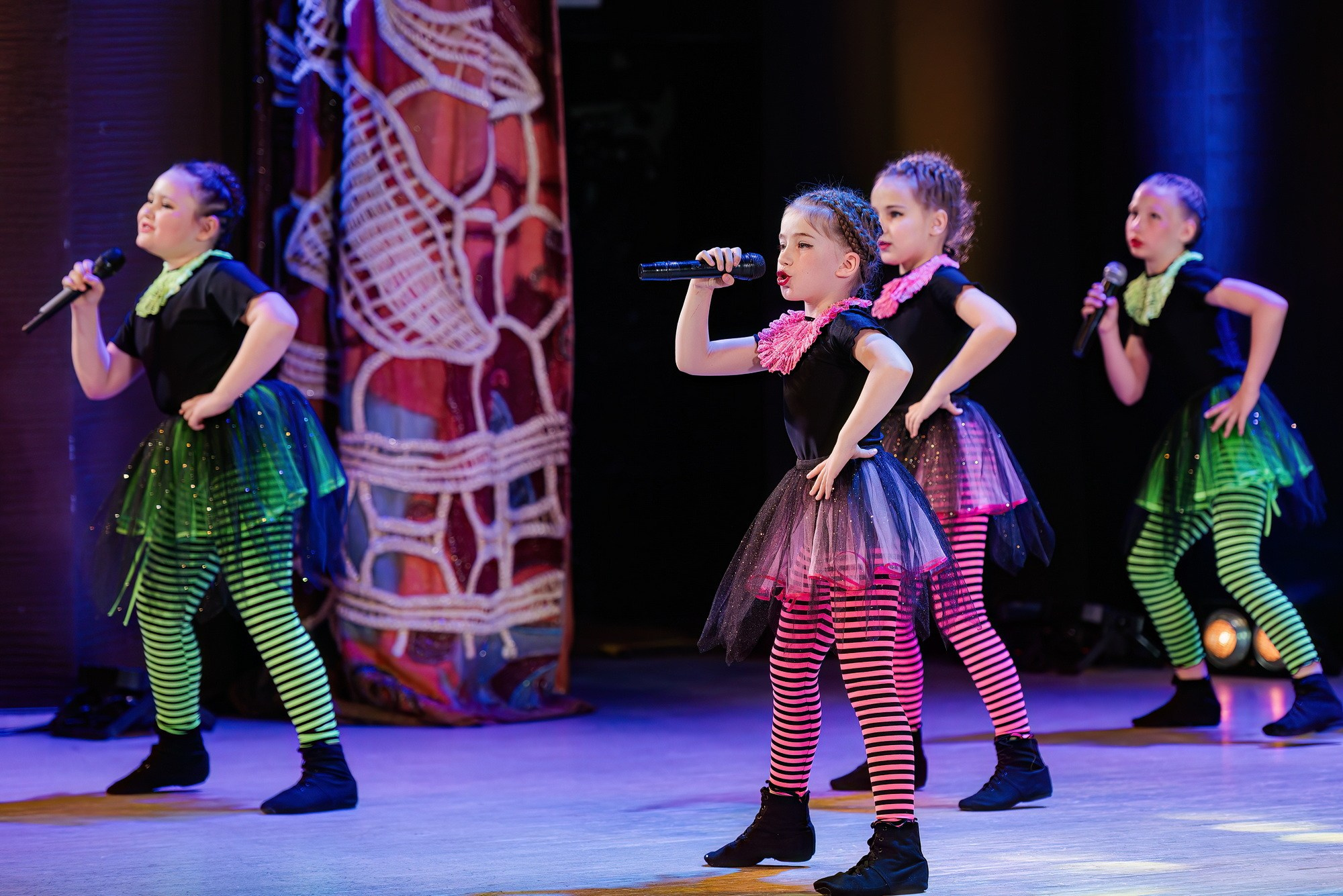 Отчетный концерт Образцового коллектива Алтая театра эстрадной песни «Созвездие». Свадебный и репортажный фотограф Никита Сницарев в Барнауле