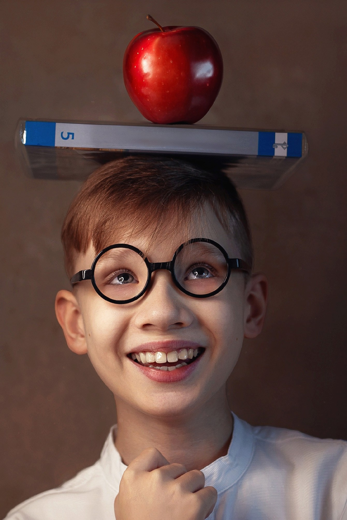 Zhanna Ognivo — Professional image retoucher. AI Photo Retoucher and Image Restorer Zhanna Ognivo