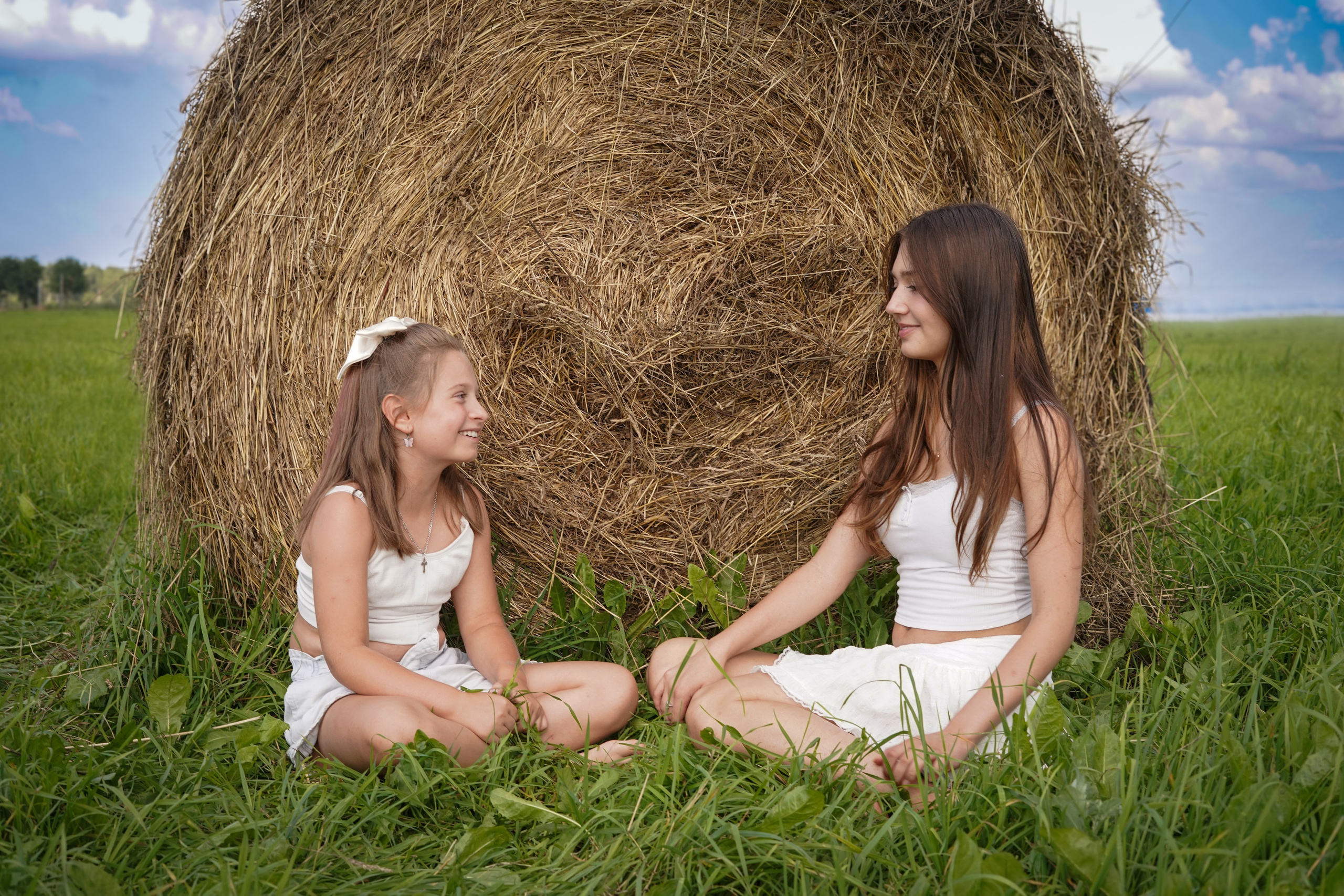 Фотосессия в поле-стоги сена. Главная