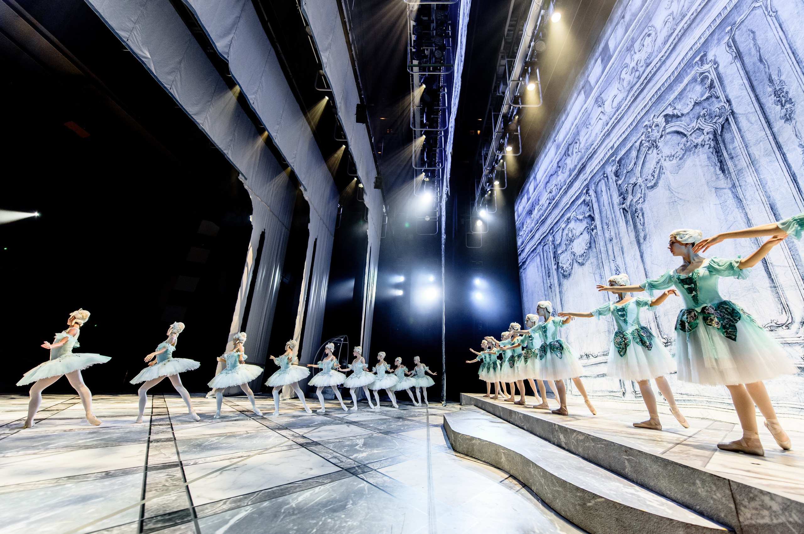 Balley. Moscow Kremlin. Bakcstage. Wedding and Destination photographer Rustam Kalimullin