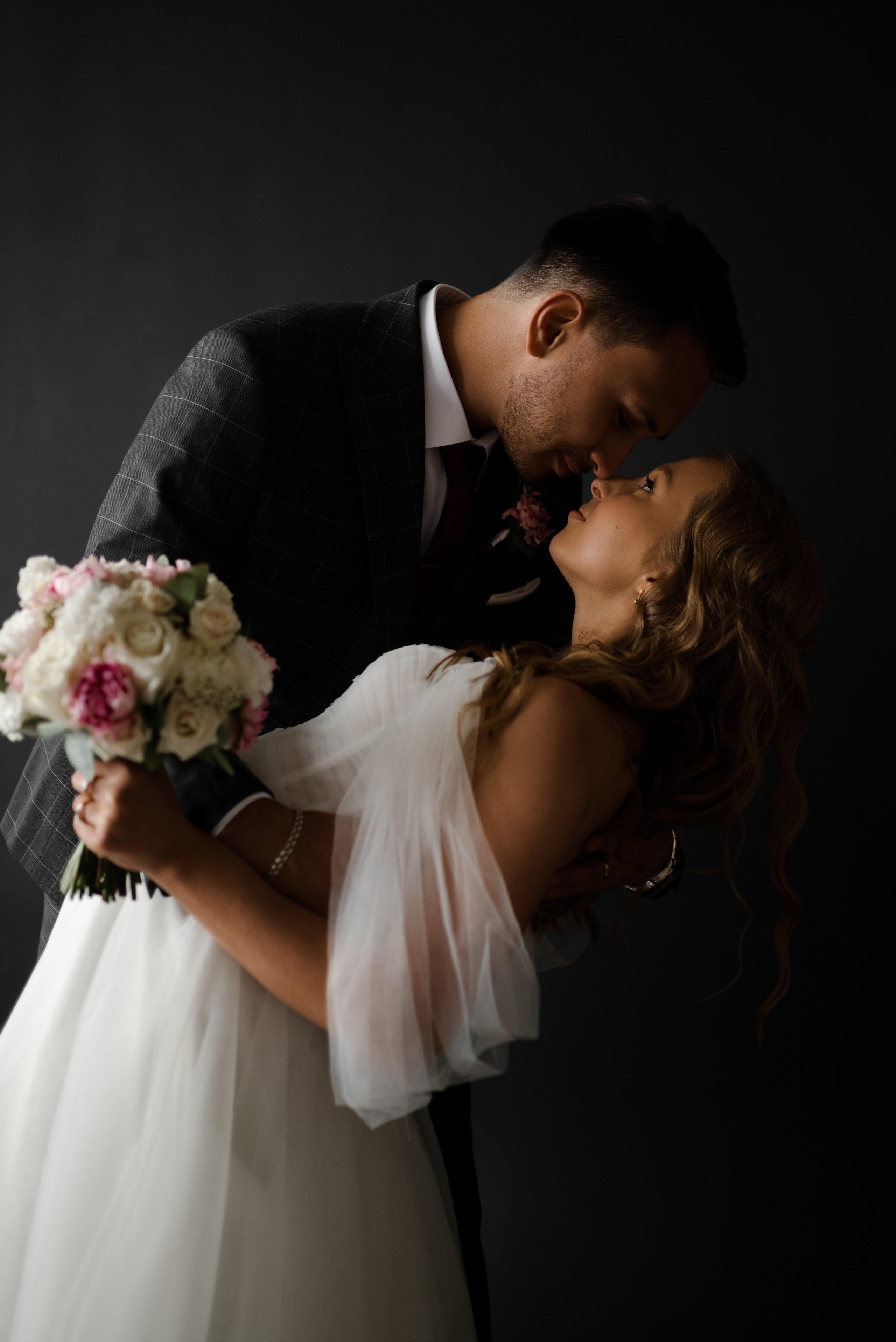 Свадебная фотосессия в центре Уфы. Фотограф в Уфе Комягина Анастасия