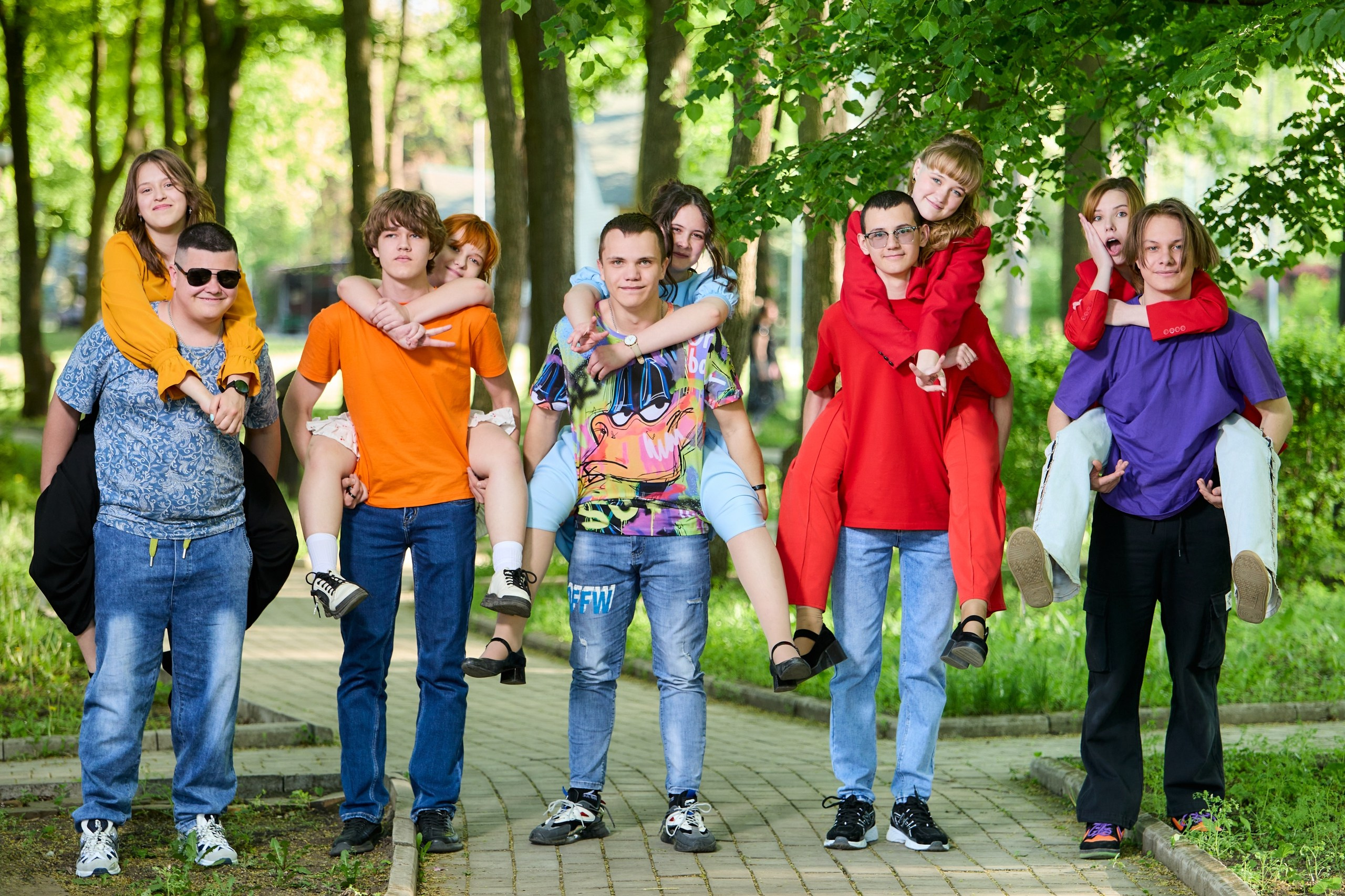 ШКОЛЬНИКИ. ПАРК ЩЕРБАКОВА. Фотограф Татаринов Андрей (Донецк / Макеевка)