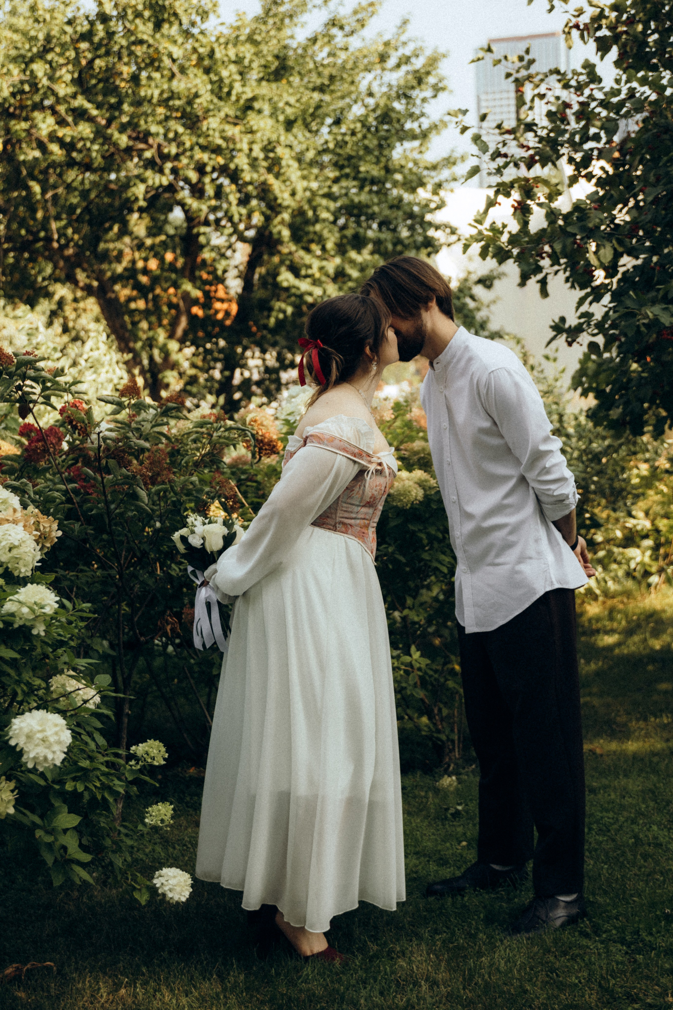 Илья и Настя, прогулка на ВДНХ и роспись Савеловском ЗАГСе. Свадебный и портретный фотограф в Москве Кристина Золотова