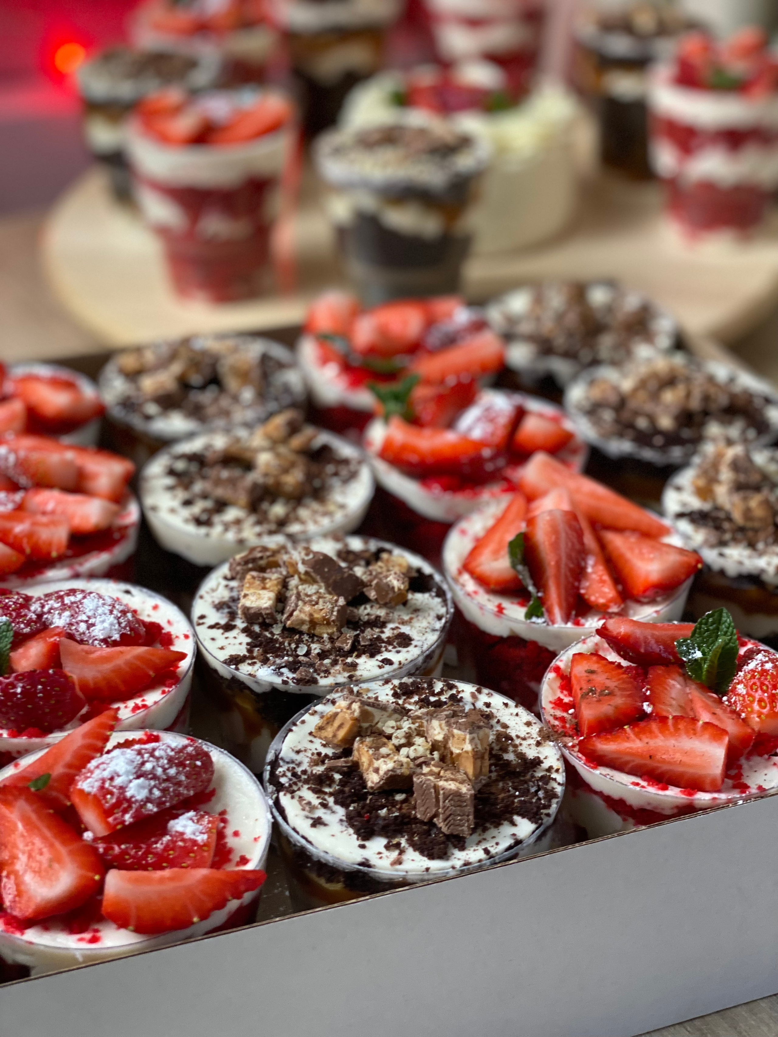 Торты и десерты. Выездной кейтеринг, съедобные букеты, торты и сладости на заказ