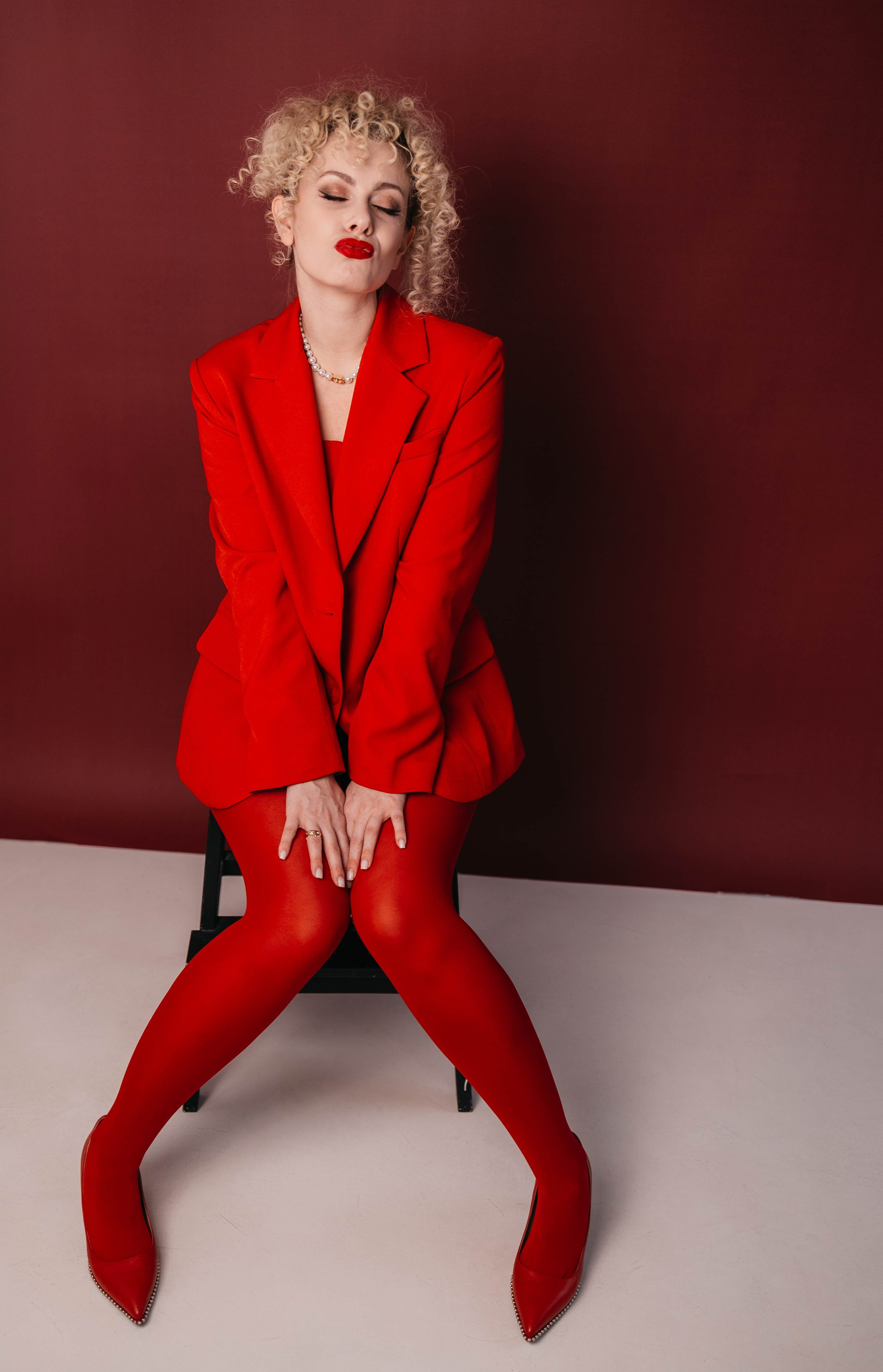 Ира в красном. Фотостудия Cute_photostudio в Твери. Фотограф в Твери Лагодная Яна