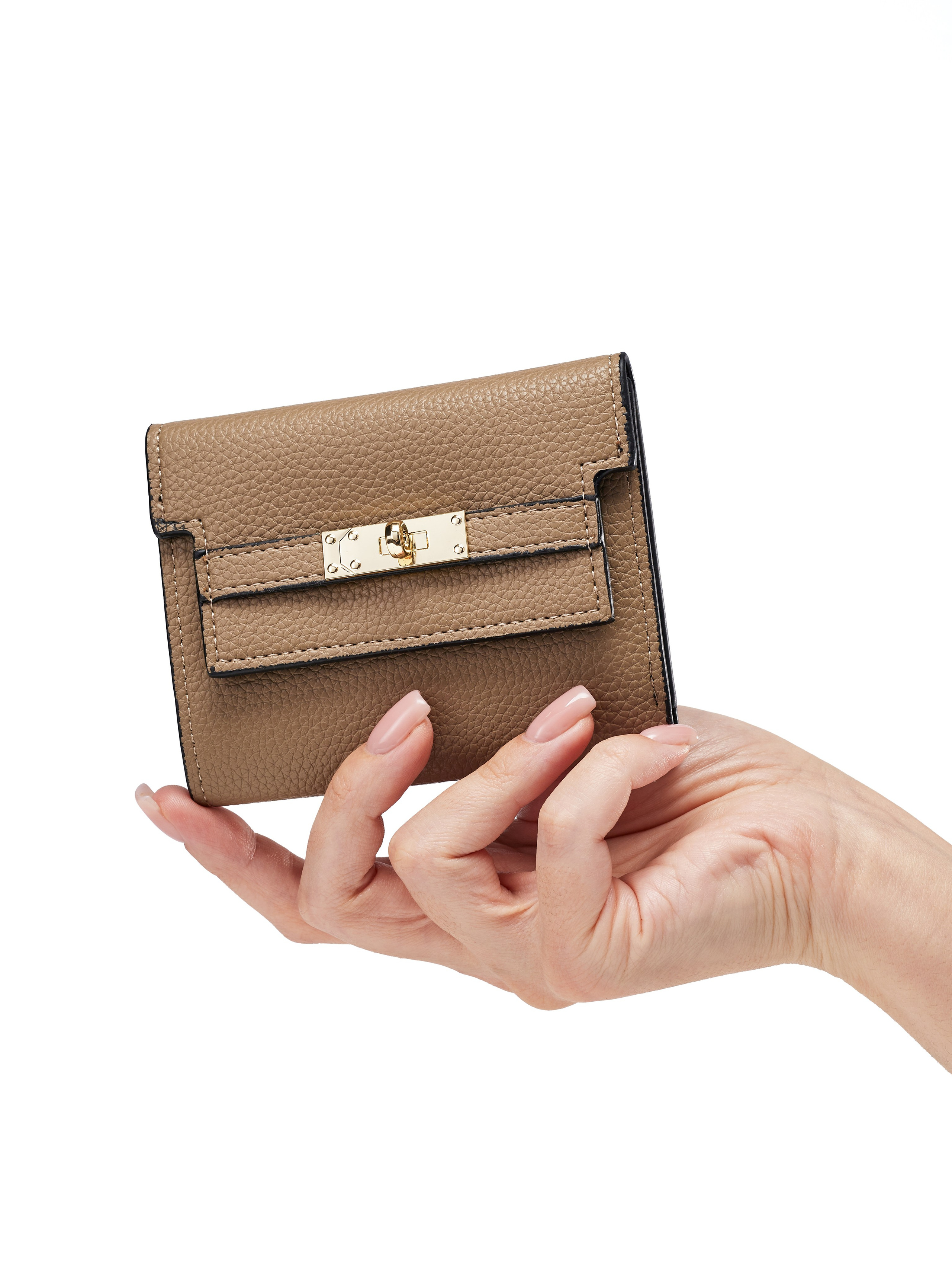 Сумки и кошельки. Уютная студия предметной съемки для маркетплейсов в городе Москва