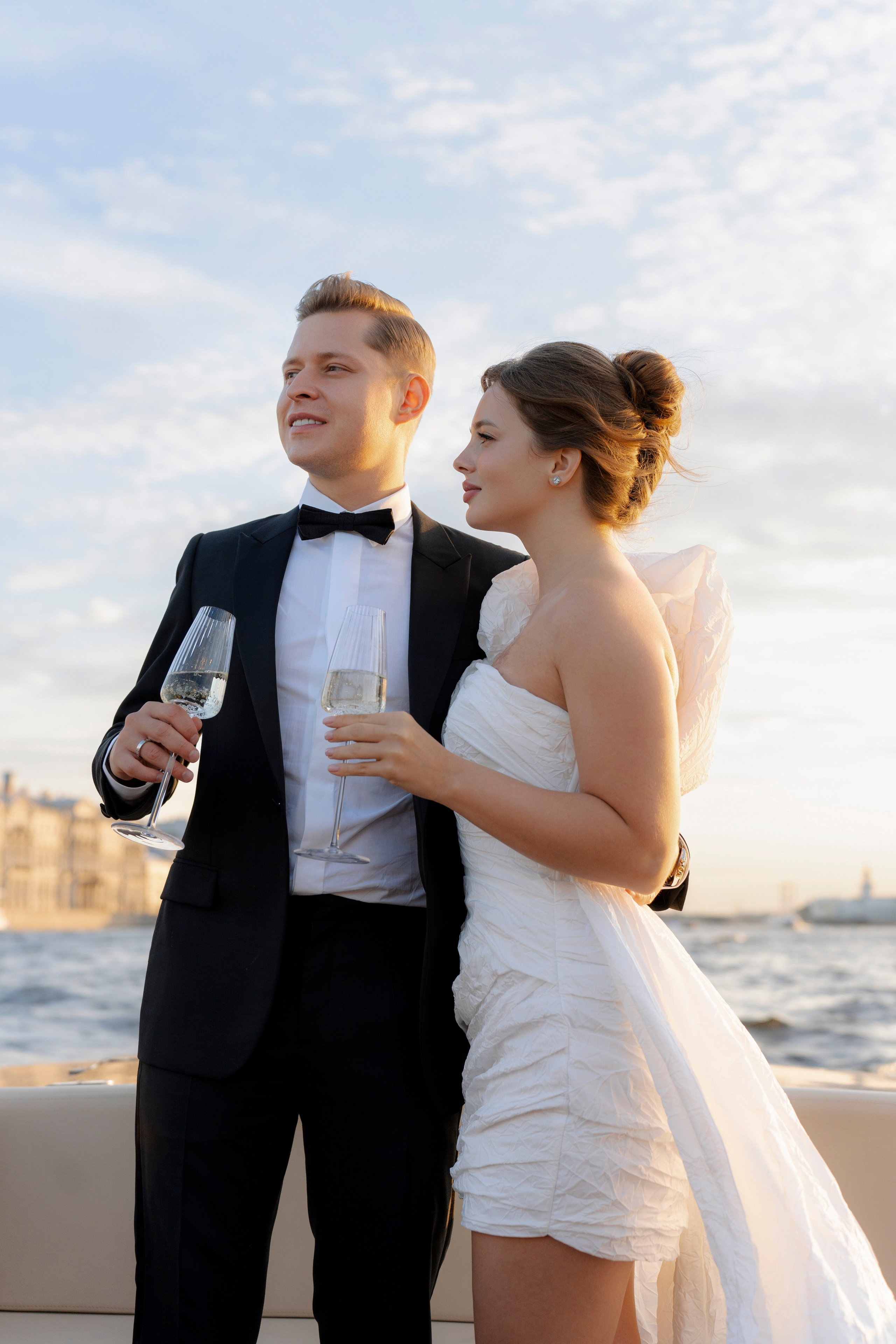 Настя и Лёша. Прогулка по Питеру. Катер. На цифру и плёнку. Свадебный фотограф Катерина Чулкова