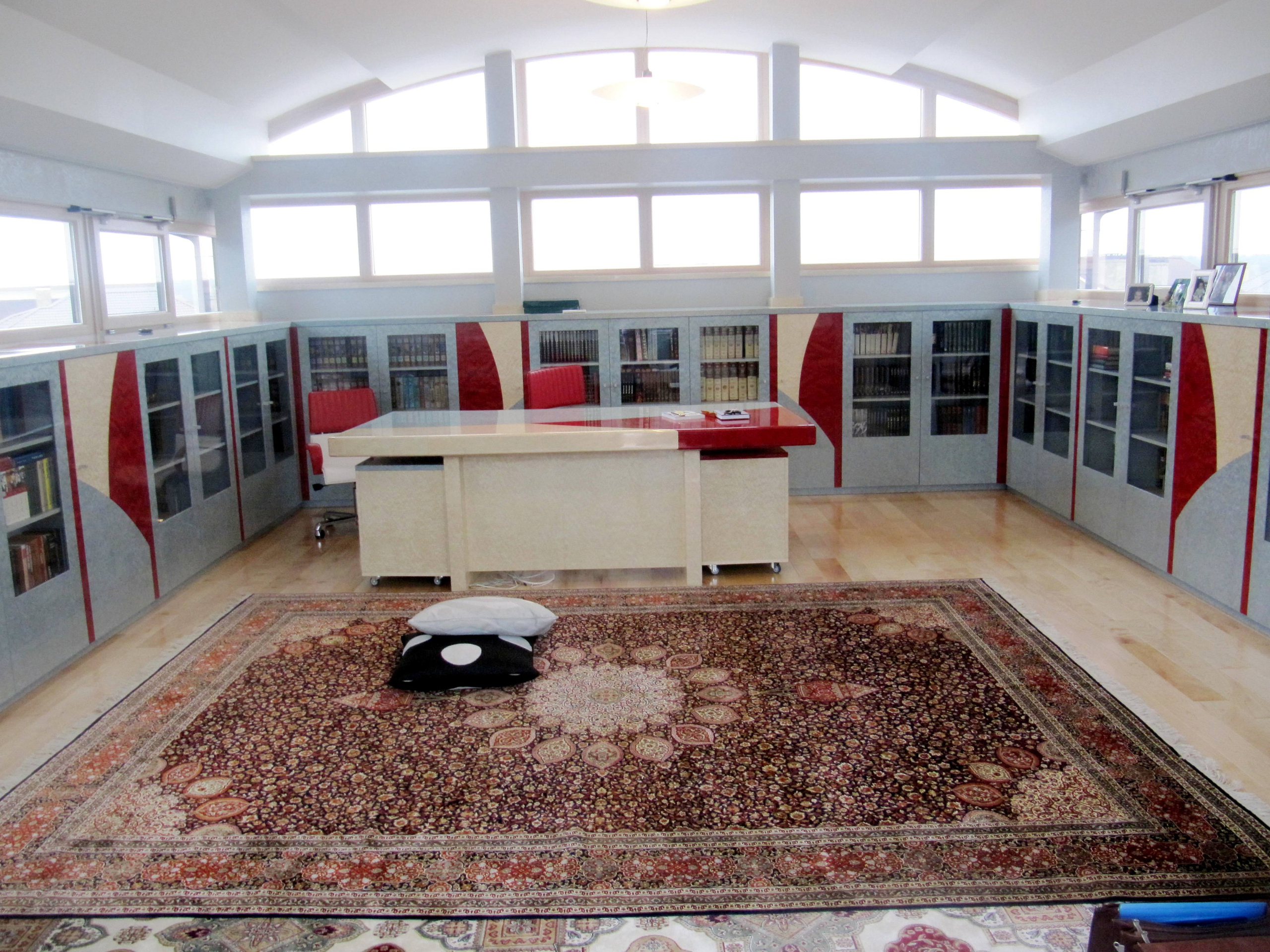 В портфолио вы можете увидеть фото исключительно наших работ. Мебель на заказ по индивидуальным проектам