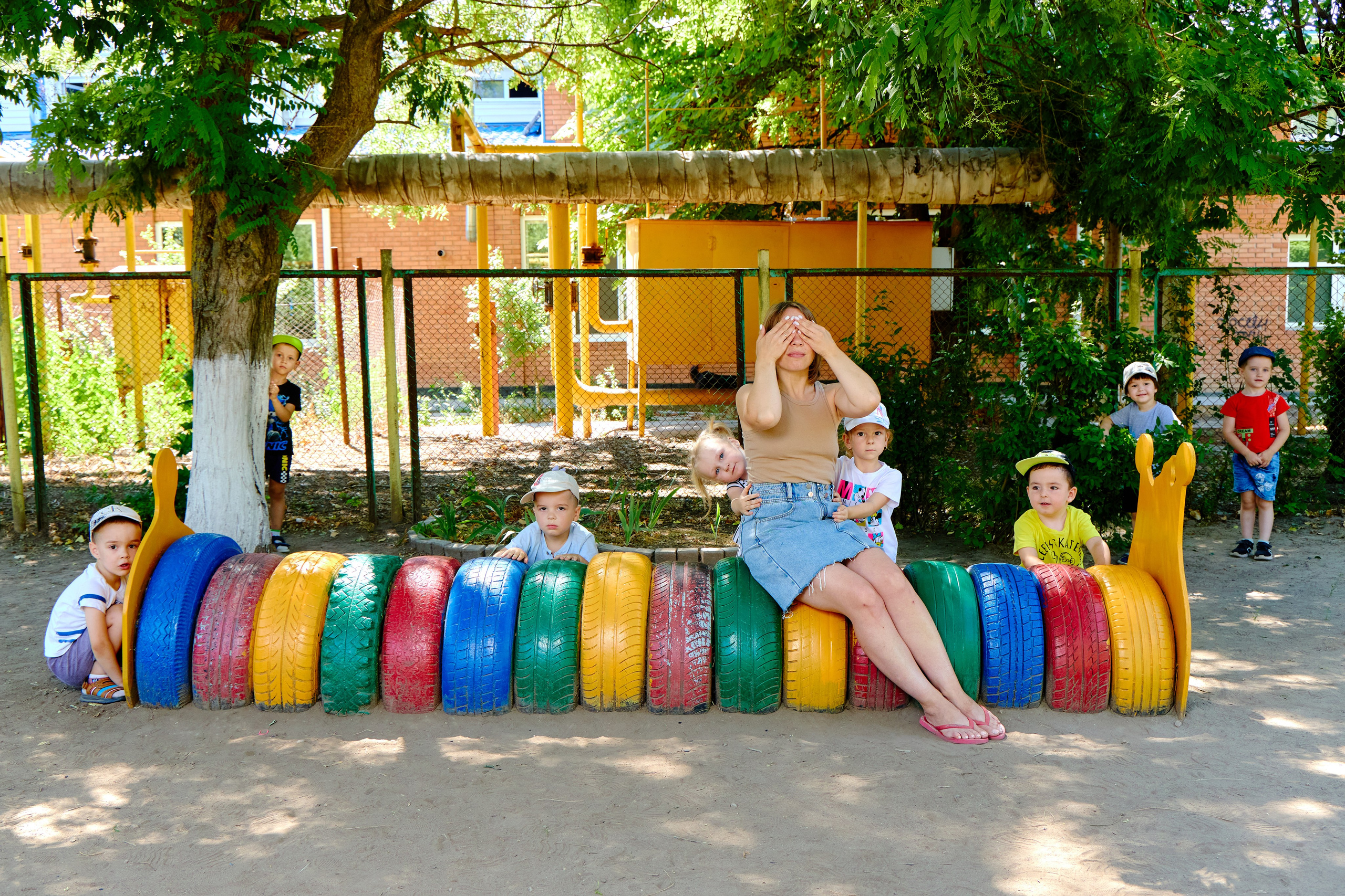 Пример летней съёмки в детском саду № 92 младшая группа Ромашки. Фотограф Выпускные альбомы Таганрог Сергей Коробченко