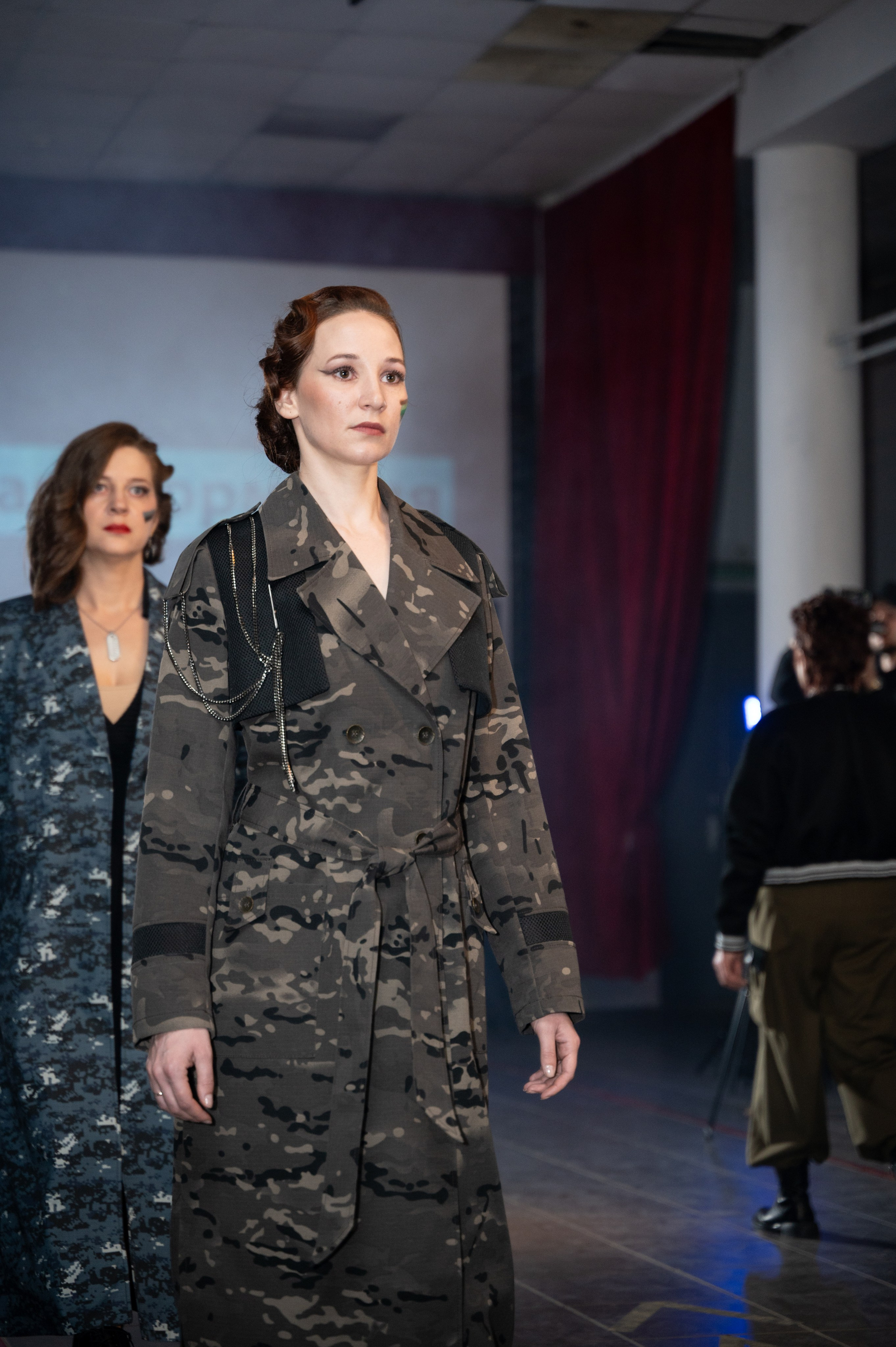 Закрытый показ милитари «Своя трансформация» дизайнера Юлии Бойченко | 24.04.2025. Фотограф в Омске Елизавета Кириллова