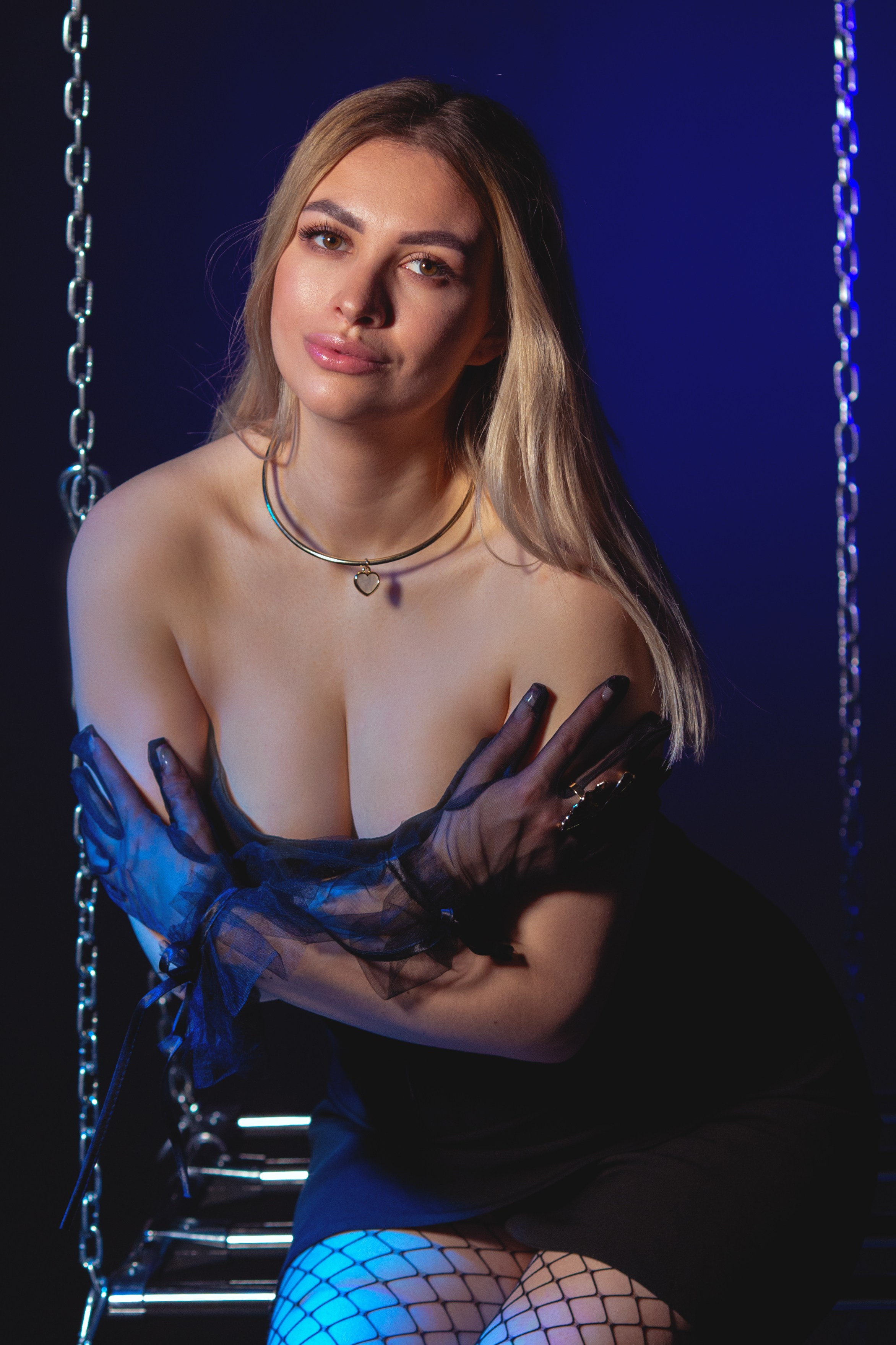 В темноте. Фотограф Антонина Свешникова. ВЫПУСКНЫЕ ФОТОКНИГИ для детских садов и школ. Москва, Владимир