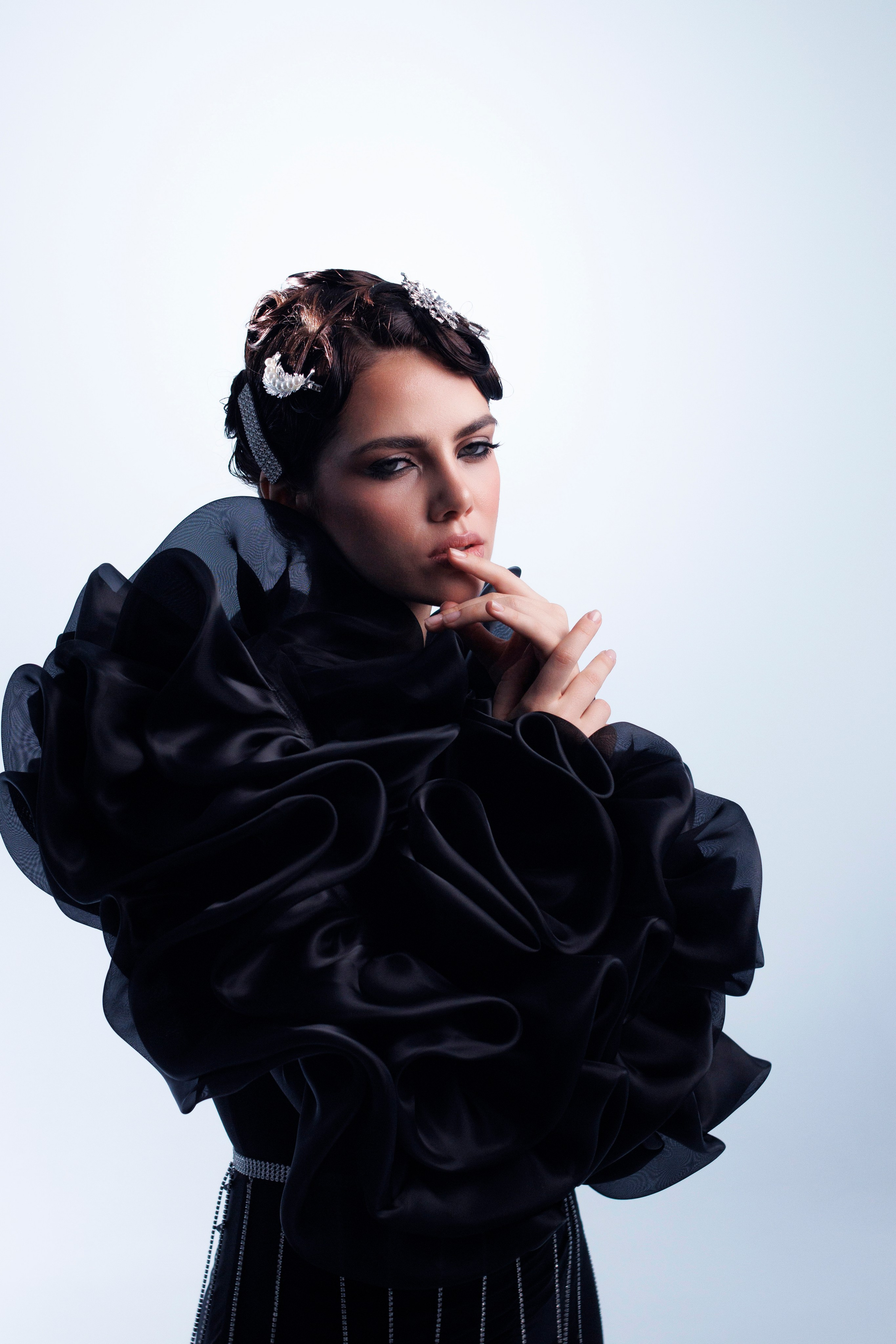 Фотосессия в студии. Я — фотограф, который помогает запечатлеть самые важные моменты вашей жизни!