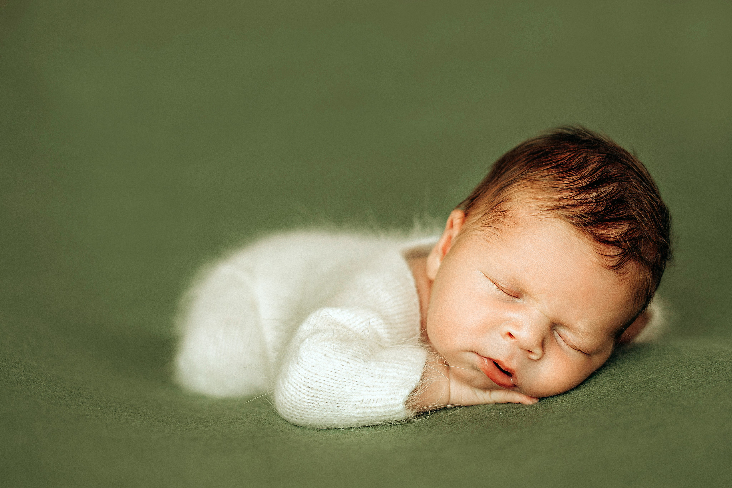 фото ньюборн в корзинке реквизит фотограф новорожденные малыши дети фотограф краснодар беременность лайфстайл