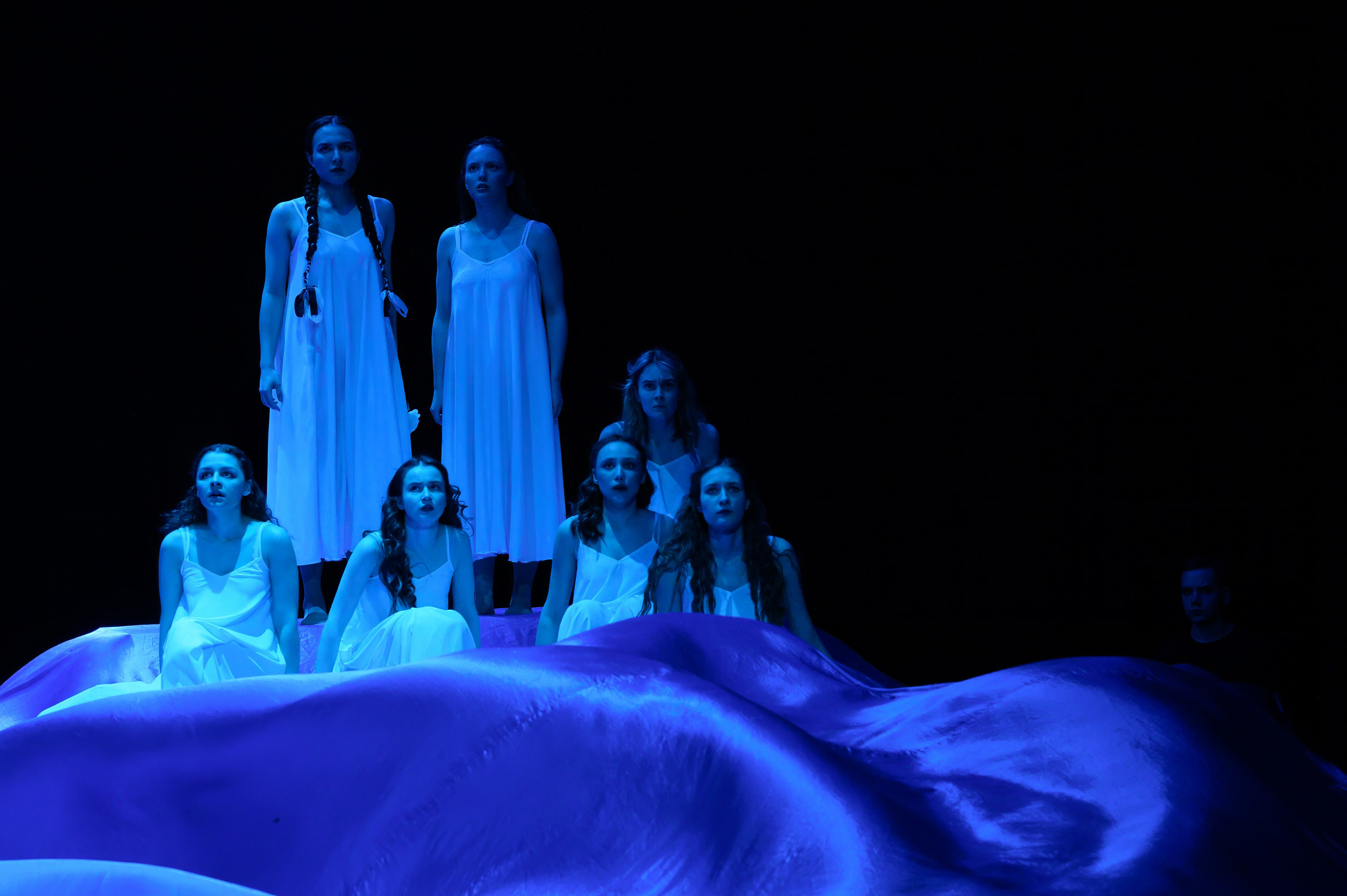 Молодая гвардия. Фотоуслуги, услуги фотографа, фотографирование важных событий