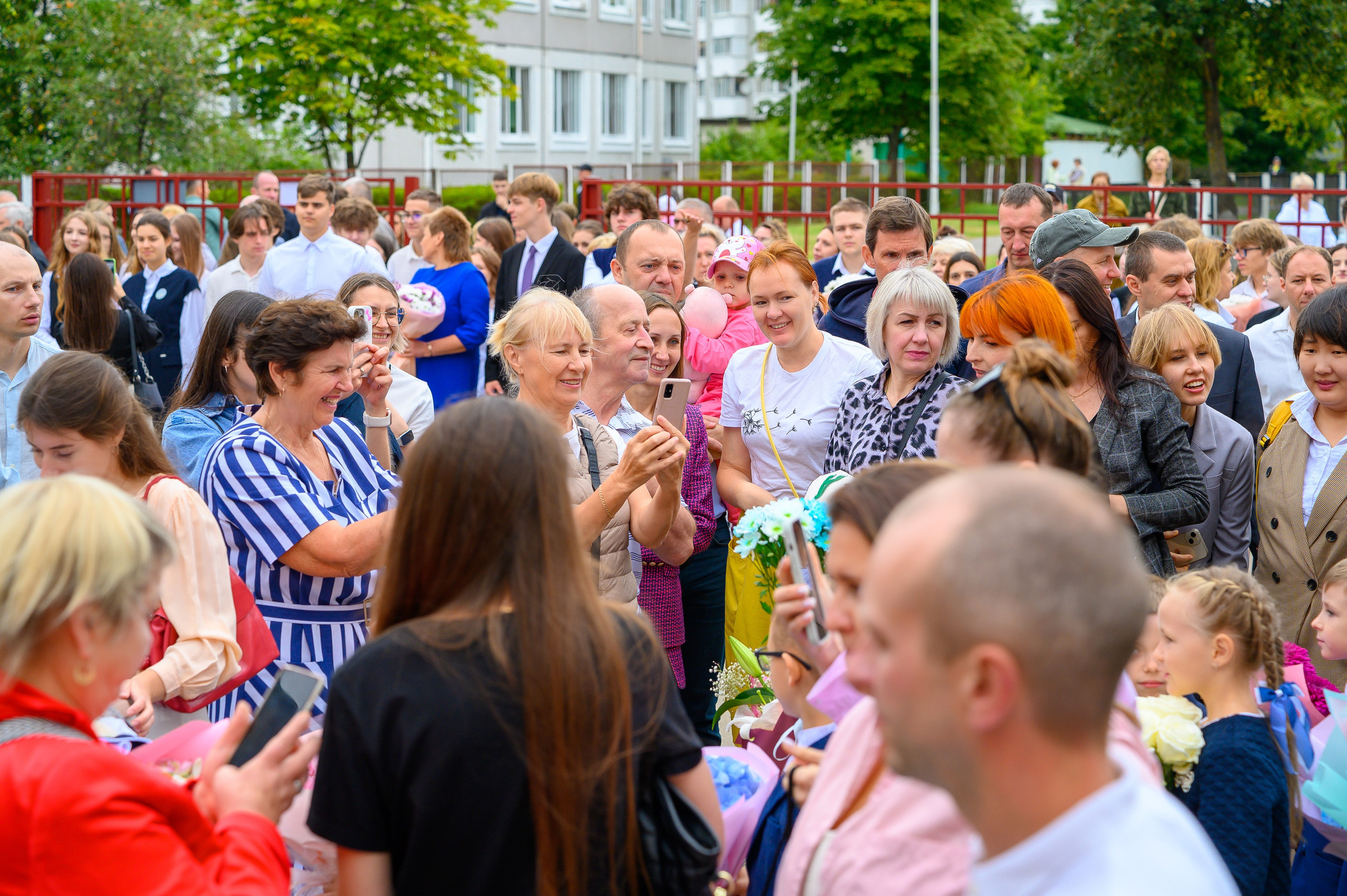 Вот звучит первый звонок, перед этим долгое приготовление к новому этапу в жизни, Яромир идет в школу. Фотоуслуги, услуги фотографа, фотографирование важных событий