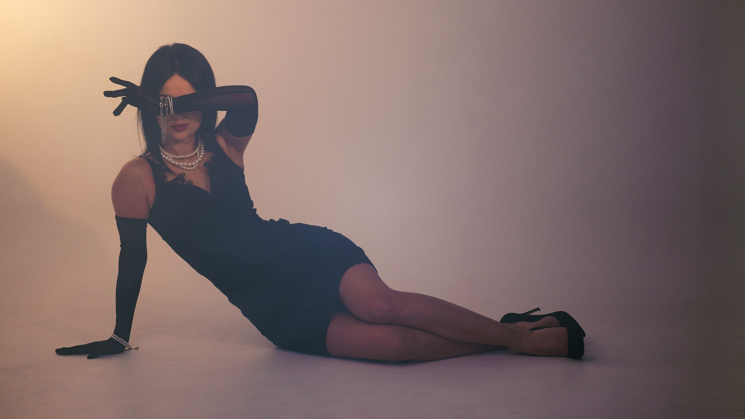 Женские студийные портреты. Главная