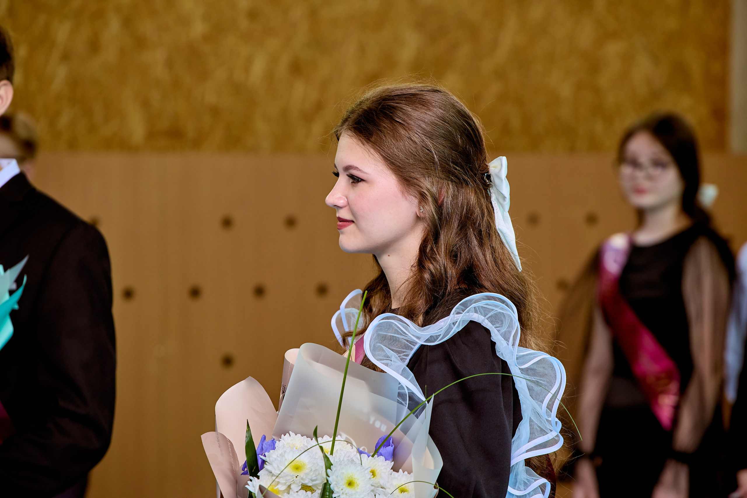 Свет и трепет в глазах выпускников в день праздника, фото Николая Голованова, г. Дзержинск.