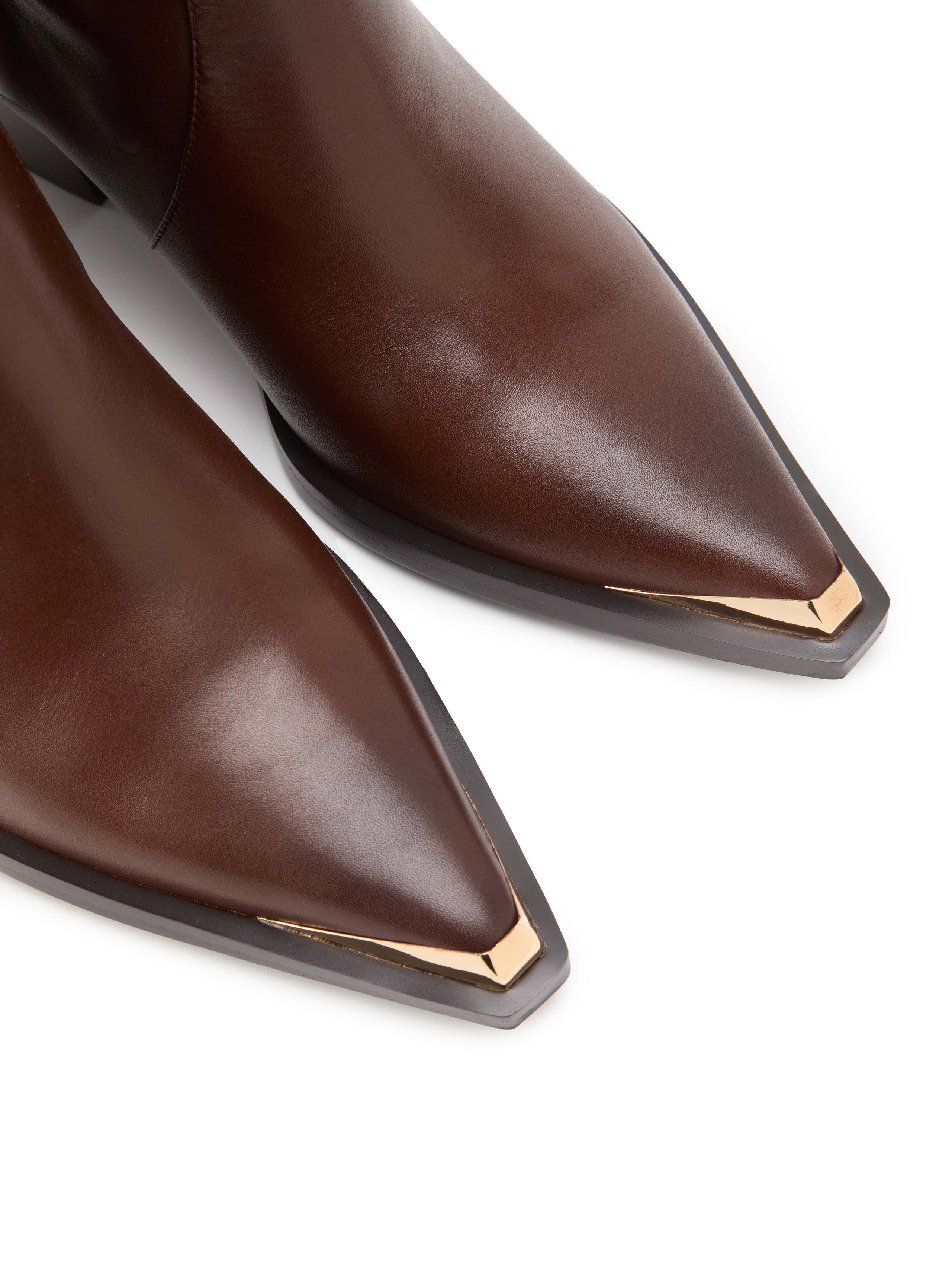 Каталожная фотография обуви. Фотограф в Москве Егор Гончаров