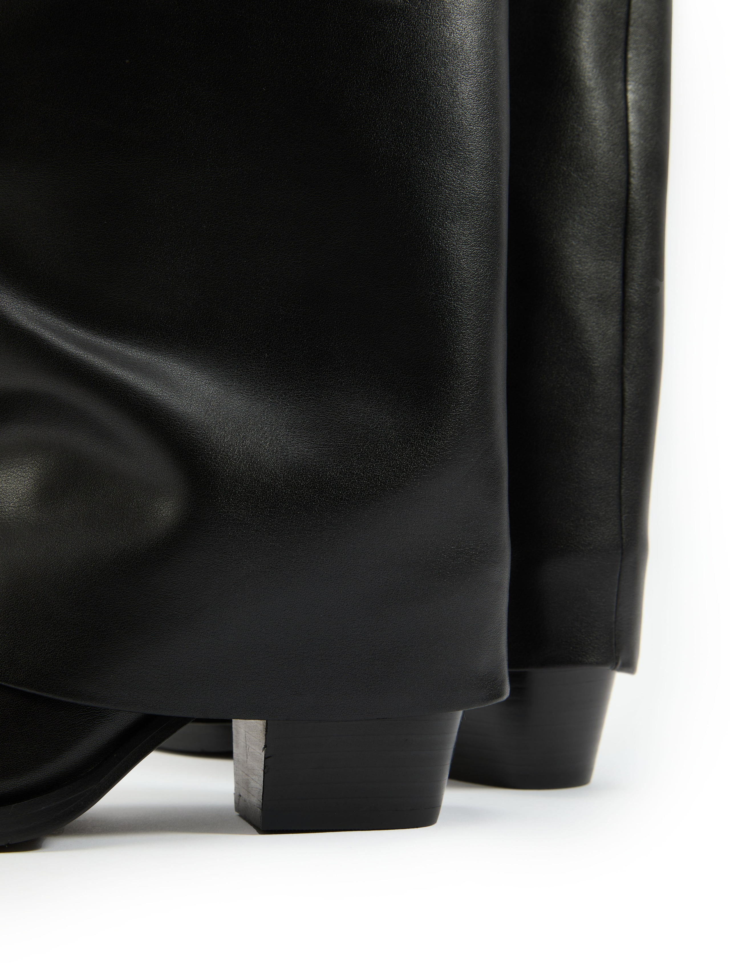 Каталожная фотография обуви. Фотограф в Москве Егор Гончаров