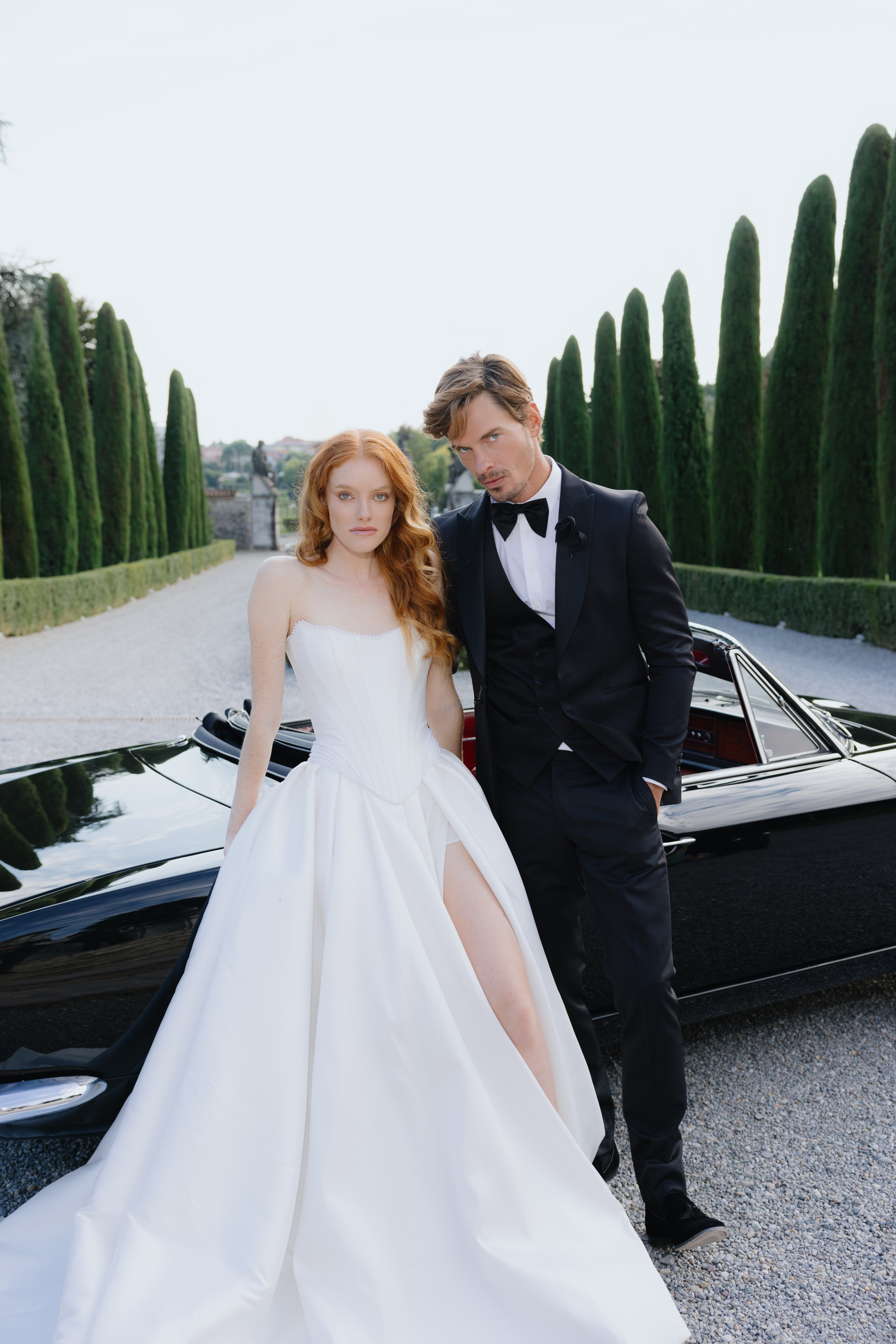 Bride and groom arriving in a classic convertible in Italy