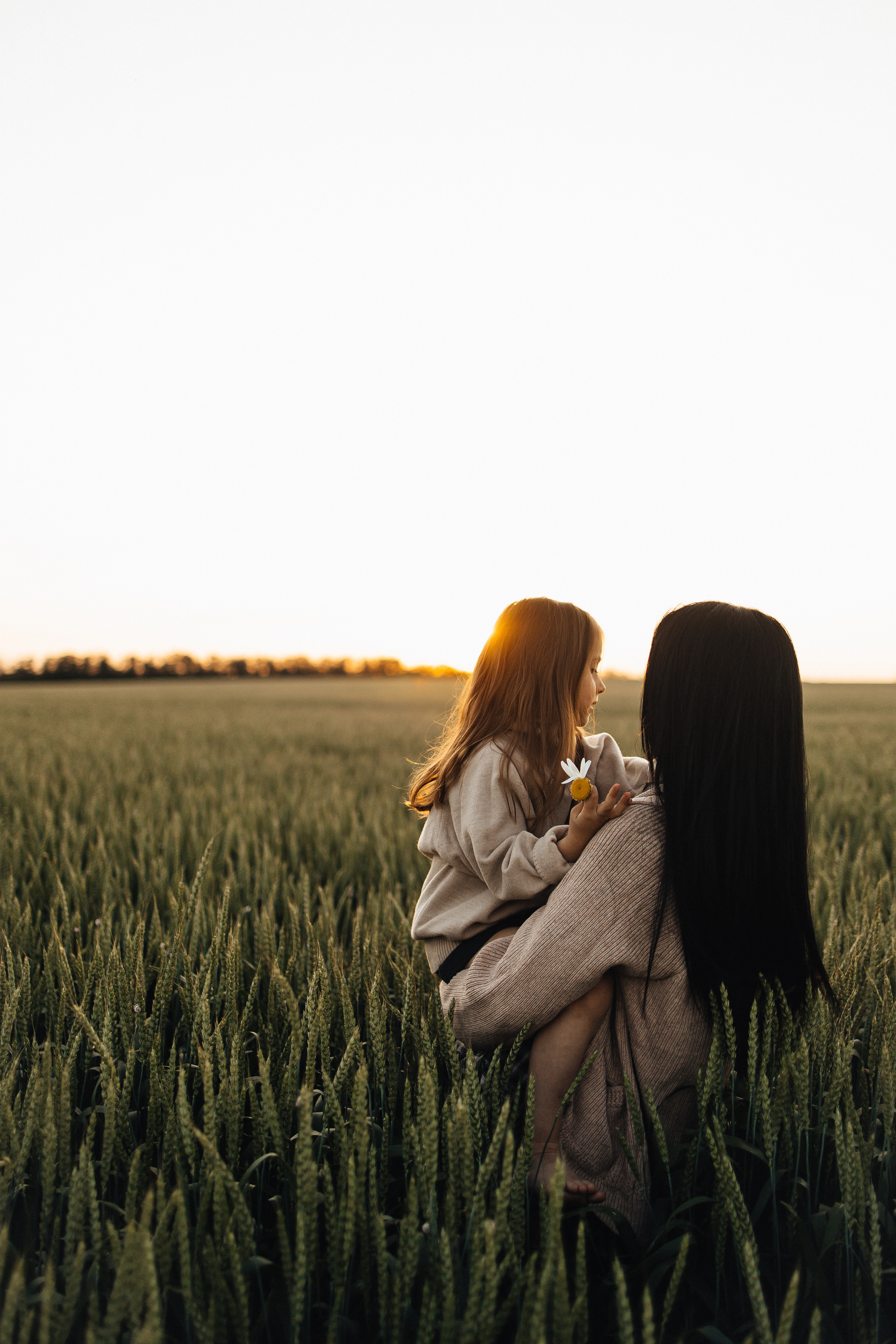 Алёна и Василиса, летний закат в поле. Семейный и детский фотограф, таганрог, ростов-на-дону