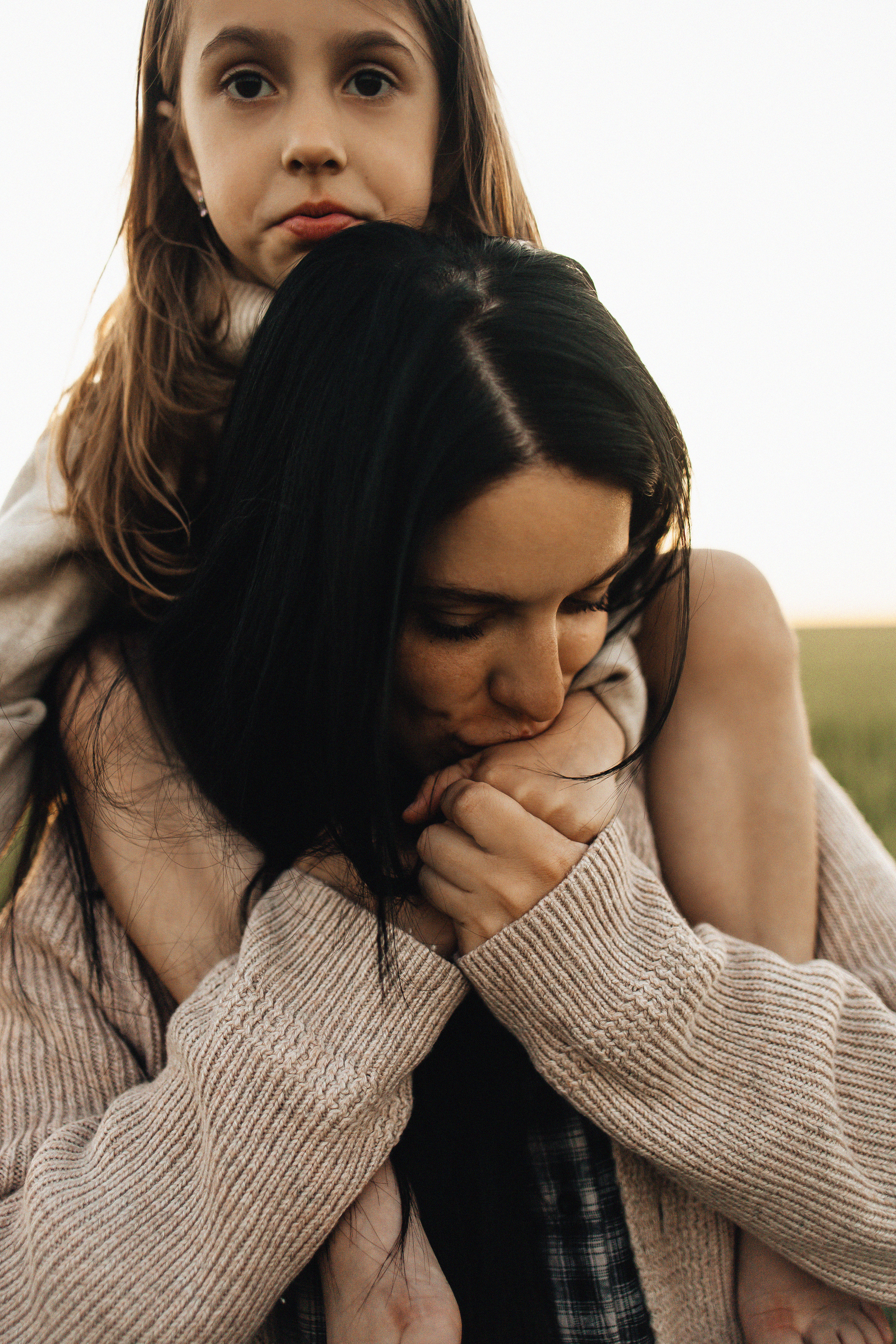 Алёна и Василиса, летний закат в поле. Семейный и детский фотограф, таганрог, ростов-на-дону