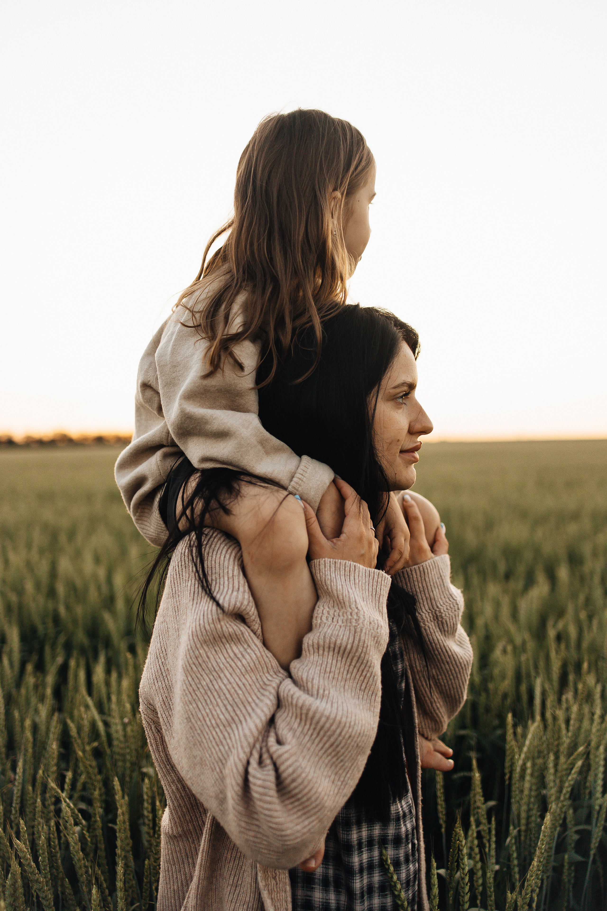 Алёна и Василиса, летний закат в поле. Семейный и детский фотограф, таганрог, ростов-на-дону
