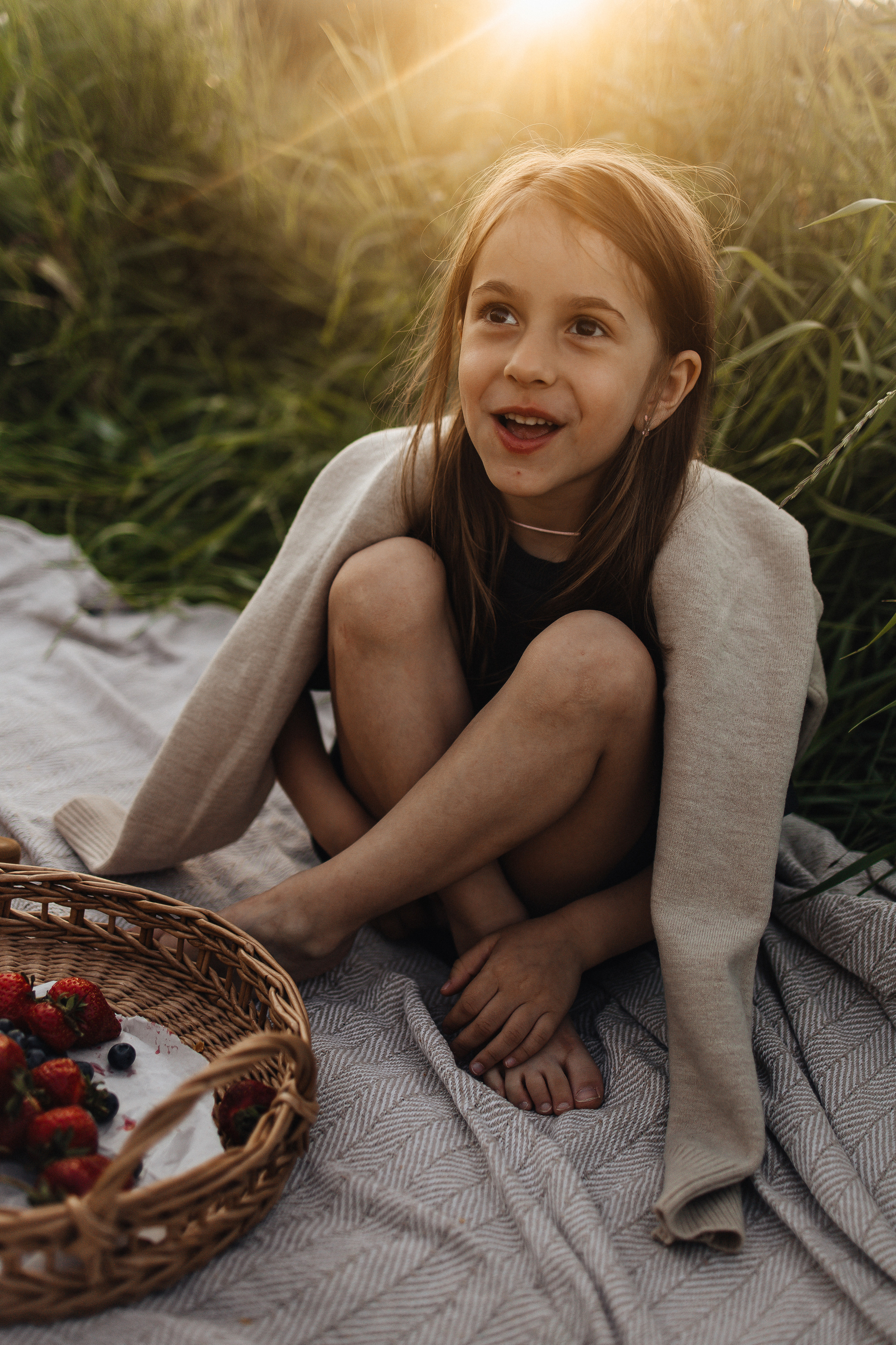 Алёна и Василиса, летний закат в поле. Семейный и детский фотограф, таганрог, ростов-на-дону