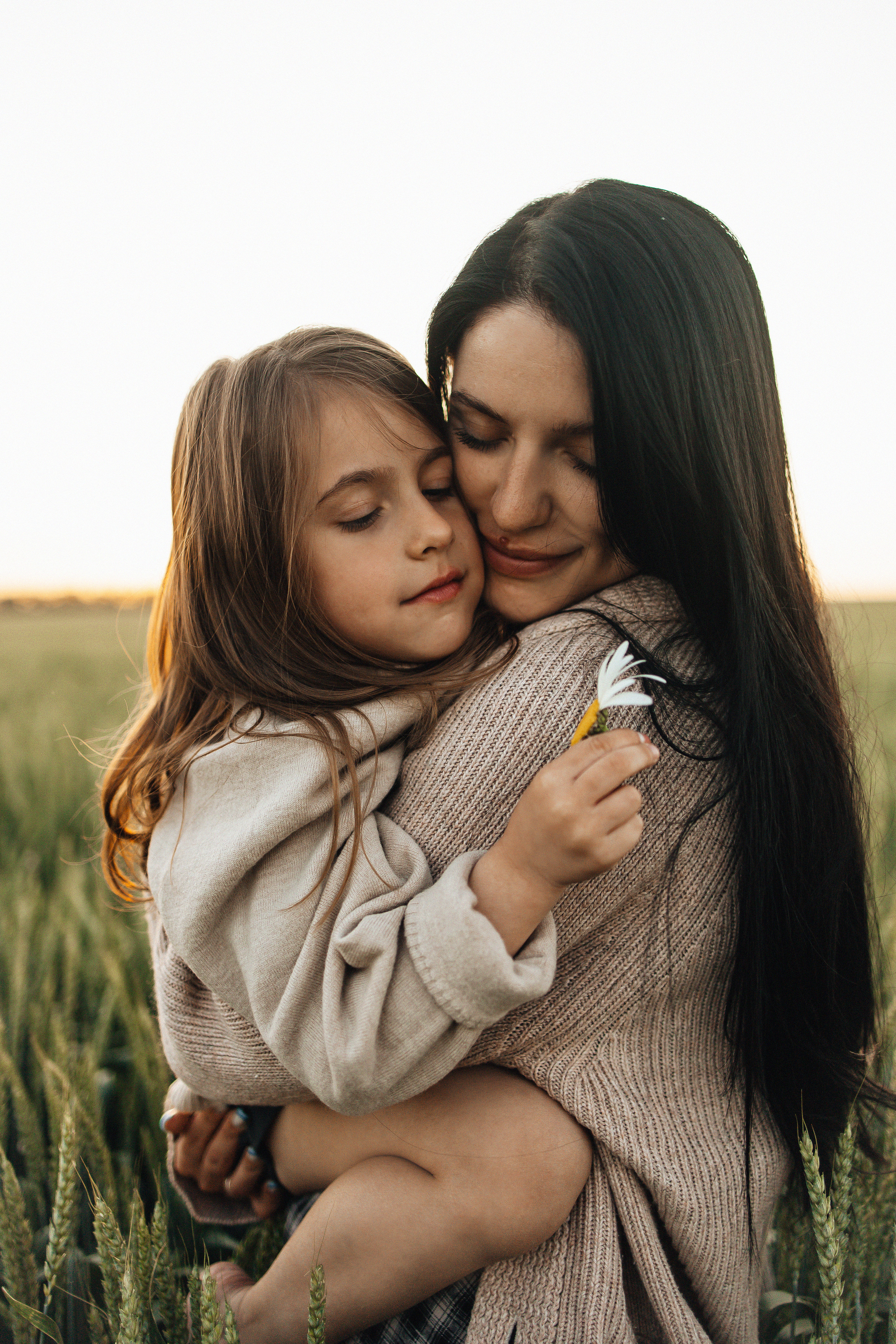 Алёна и Василиса, летний закат в поле. Семейный и детский фотограф, таганрог, ростов-на-дону