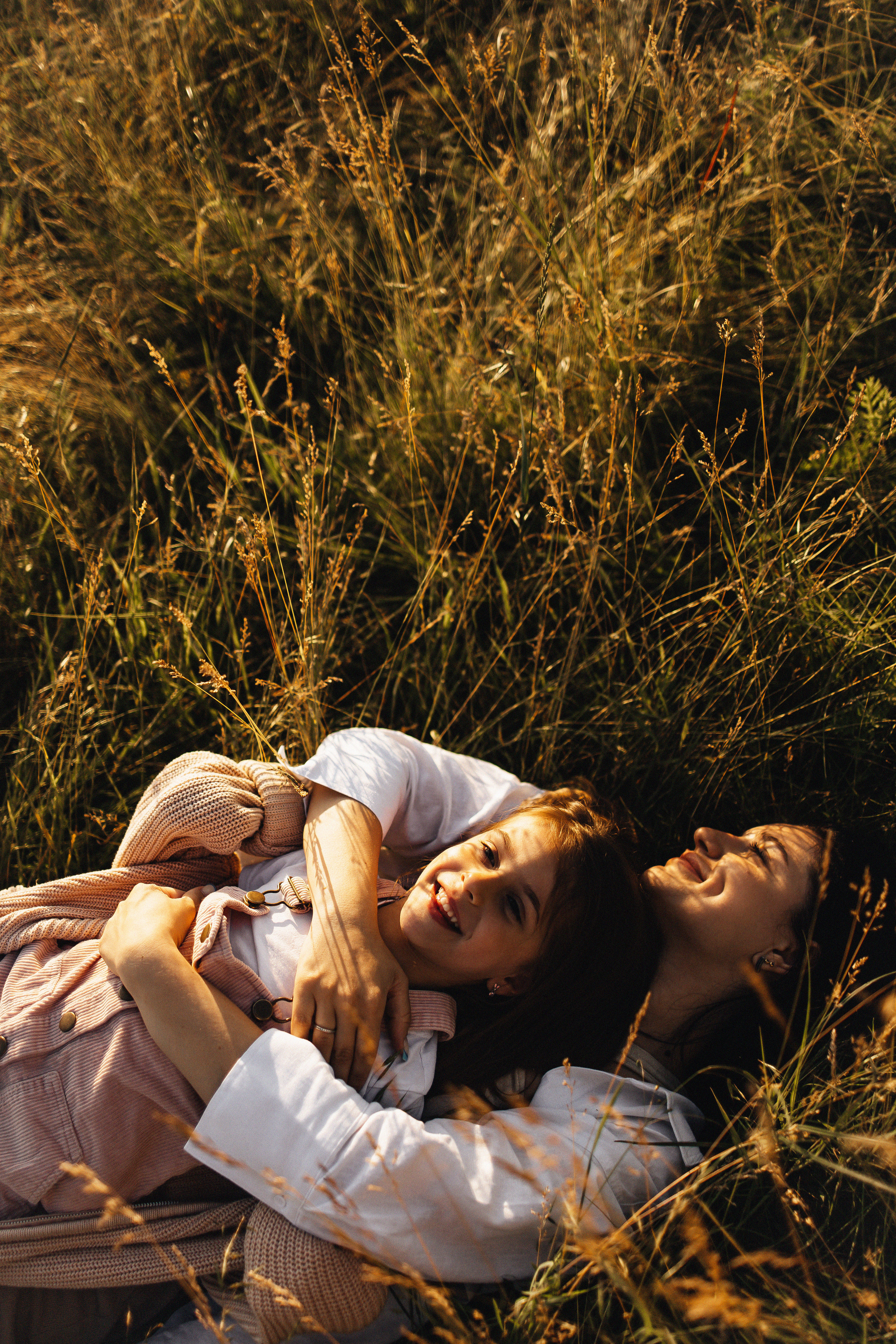 Алёна и Василиса, летний закат в поле. Семейный и детский фотограф, таганрог, ростов-на-дону