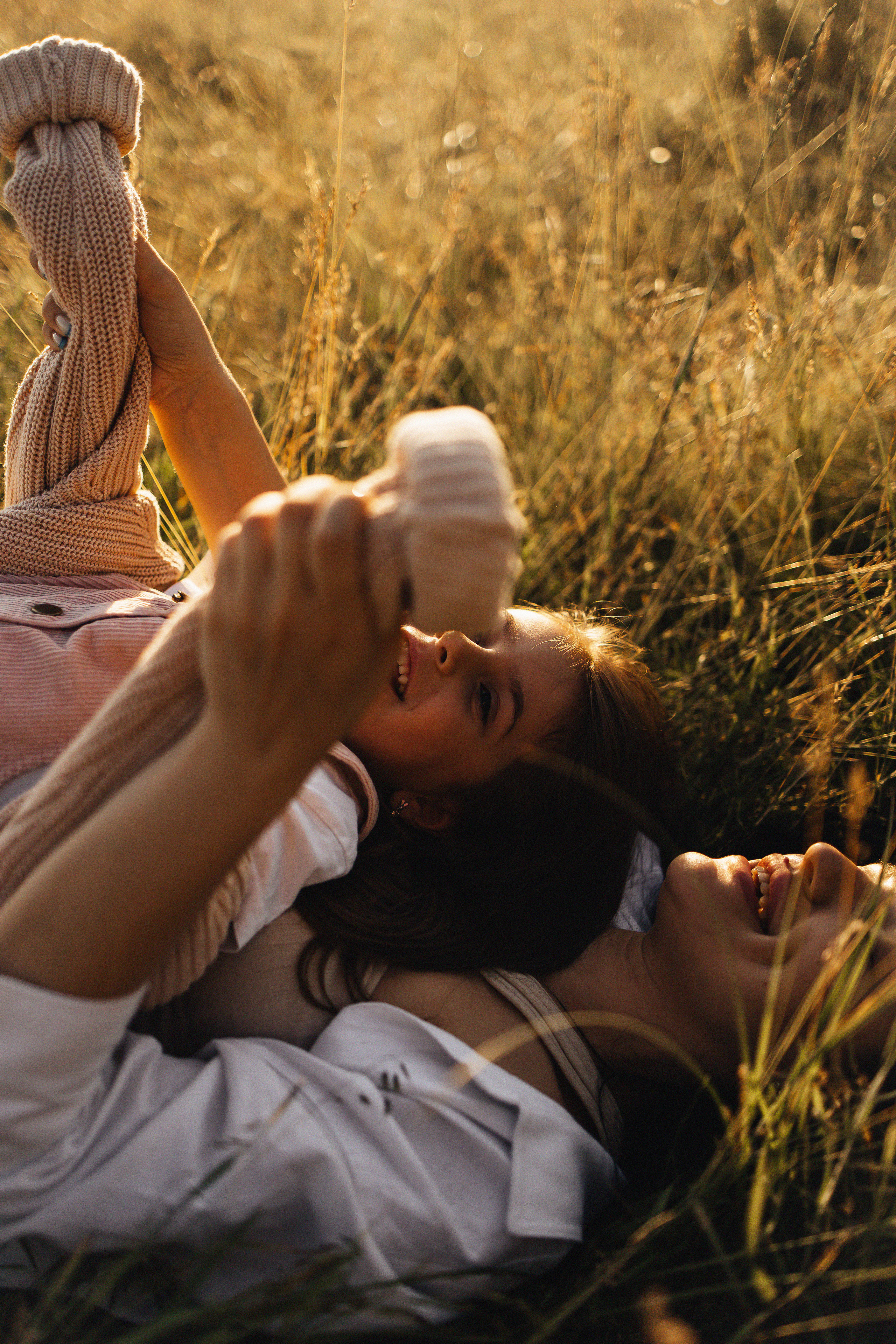 Алёна и Василиса, летний закат в поле. Семейный и детский фотограф, таганрог, ростов-на-дону