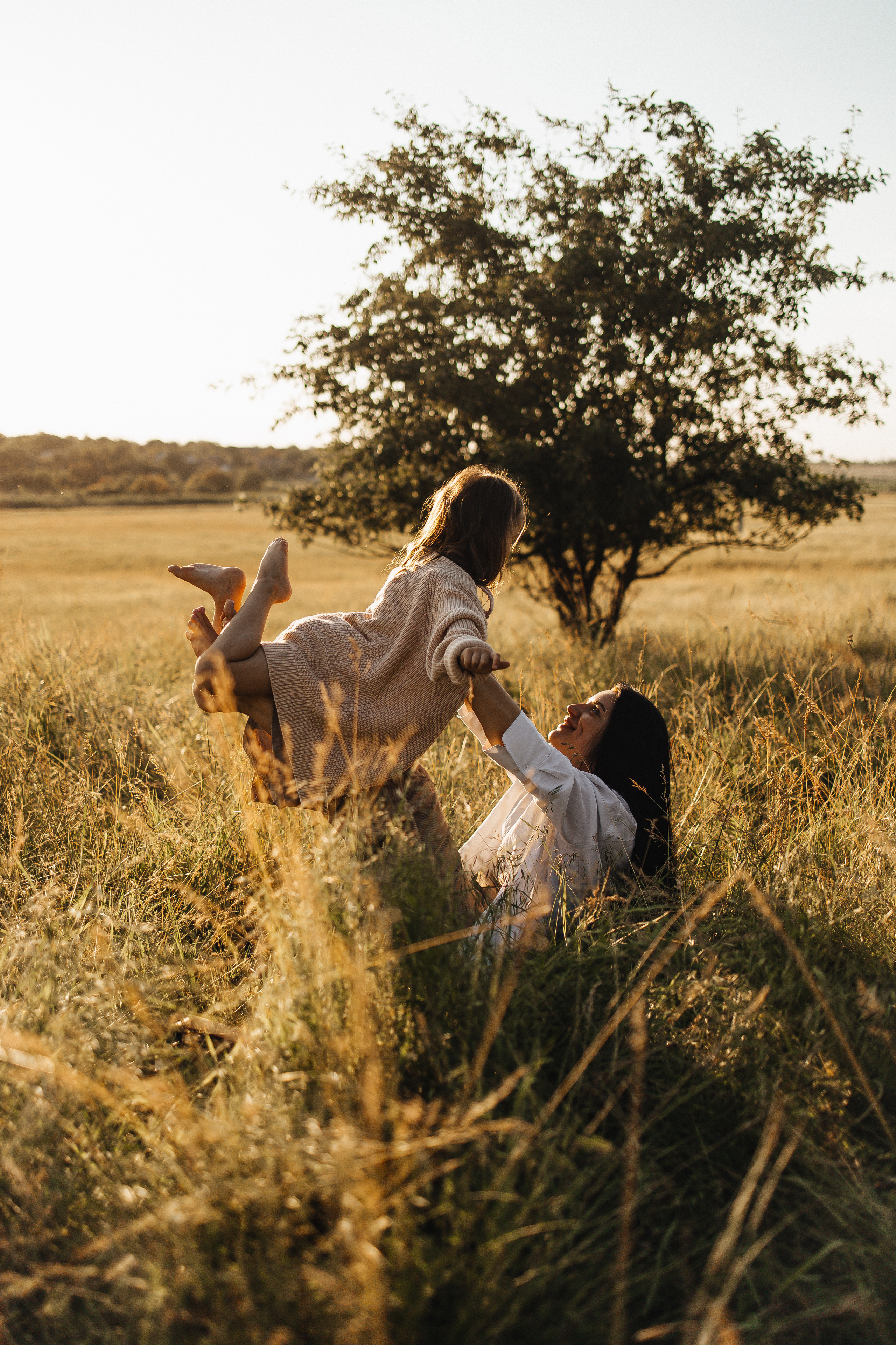 Алёна и Василиса, летний закат в поле. Семейный и детский фотограф, таганрог, ростов-на-дону