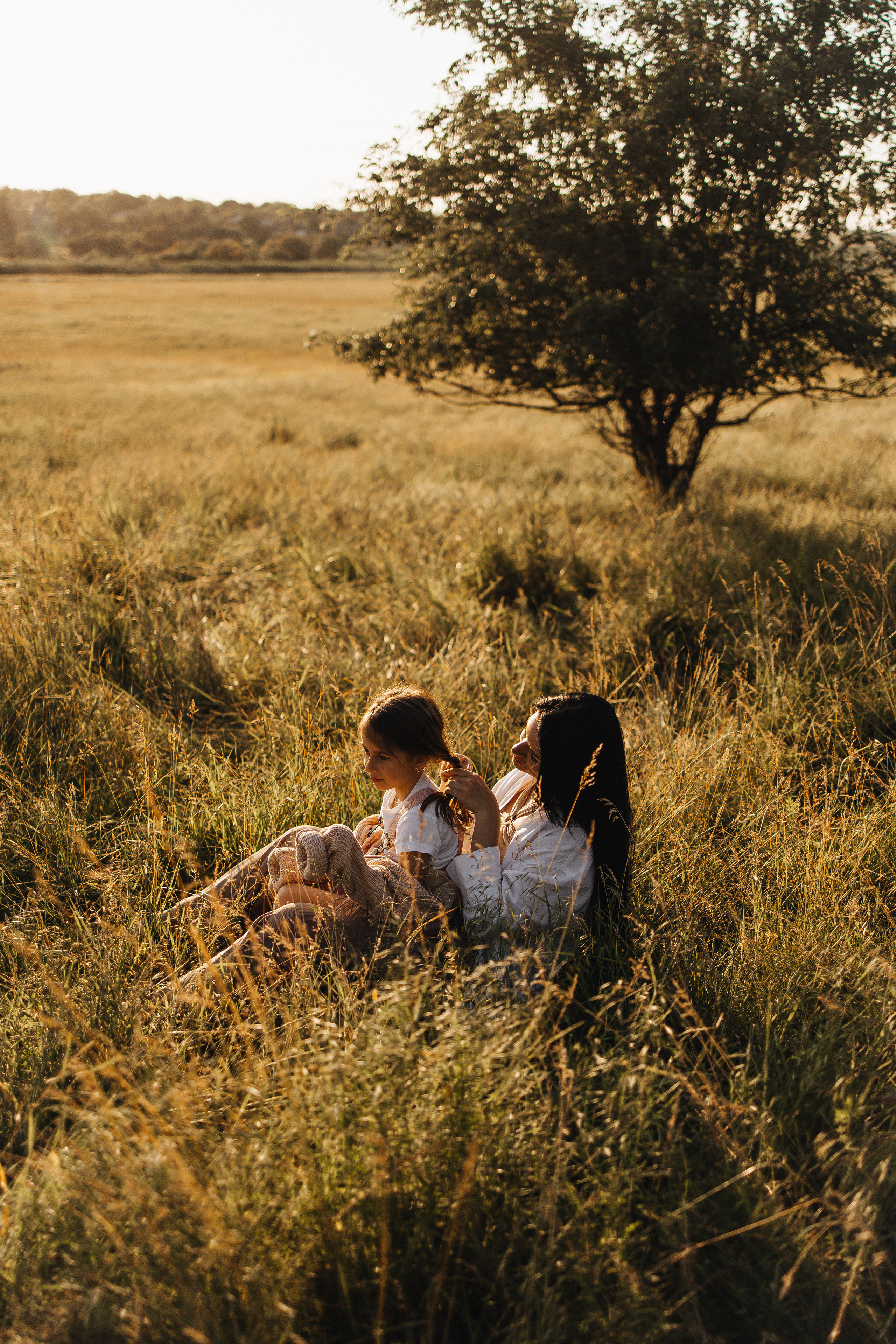 Алёна и Василиса, летний закат в поле. Семейный и детский фотограф, таганрог, ростов-на-дону