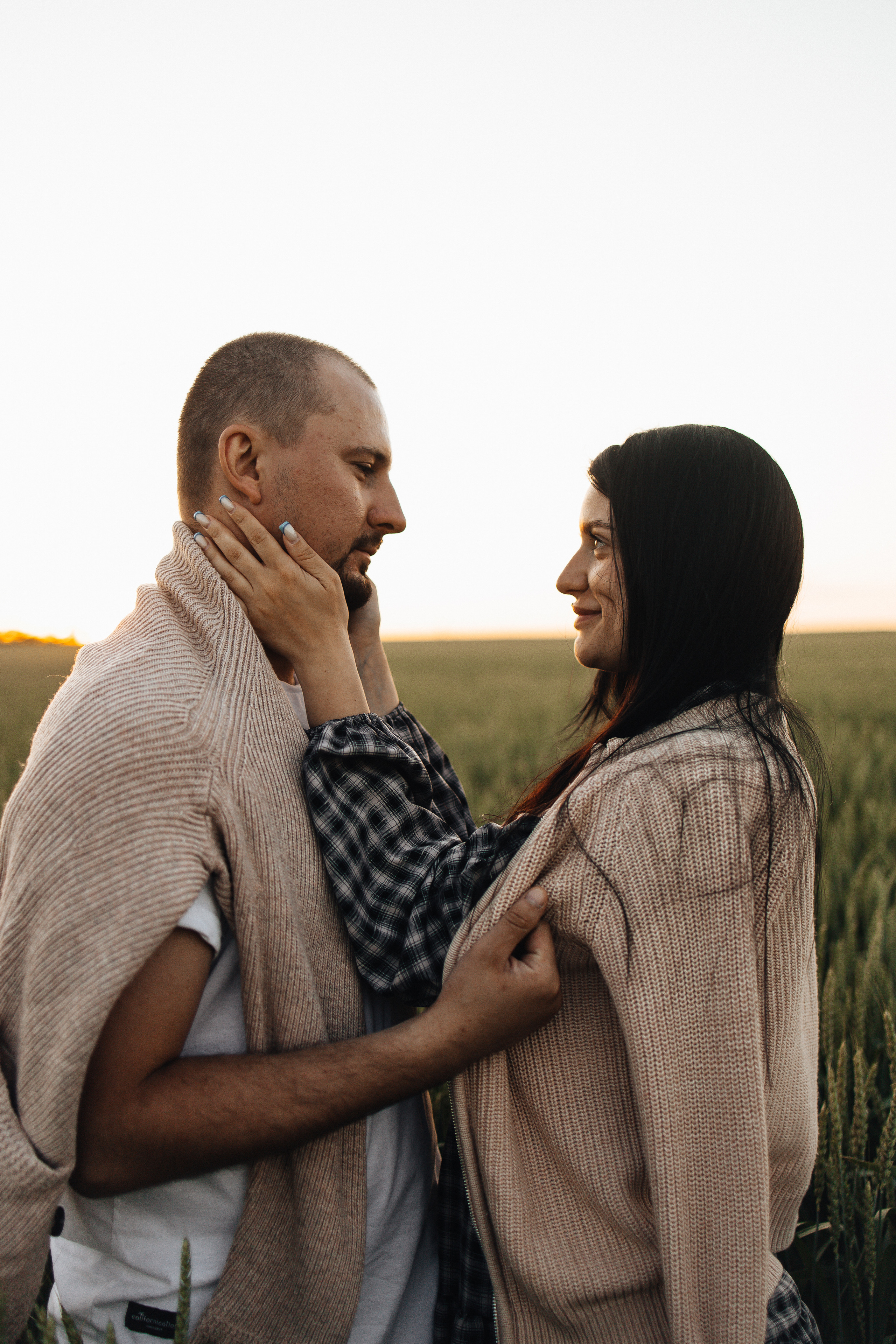Алёна и Василиса, летний закат в поле. Семейный и детский фотограф, таганрог, ростов-на-дону