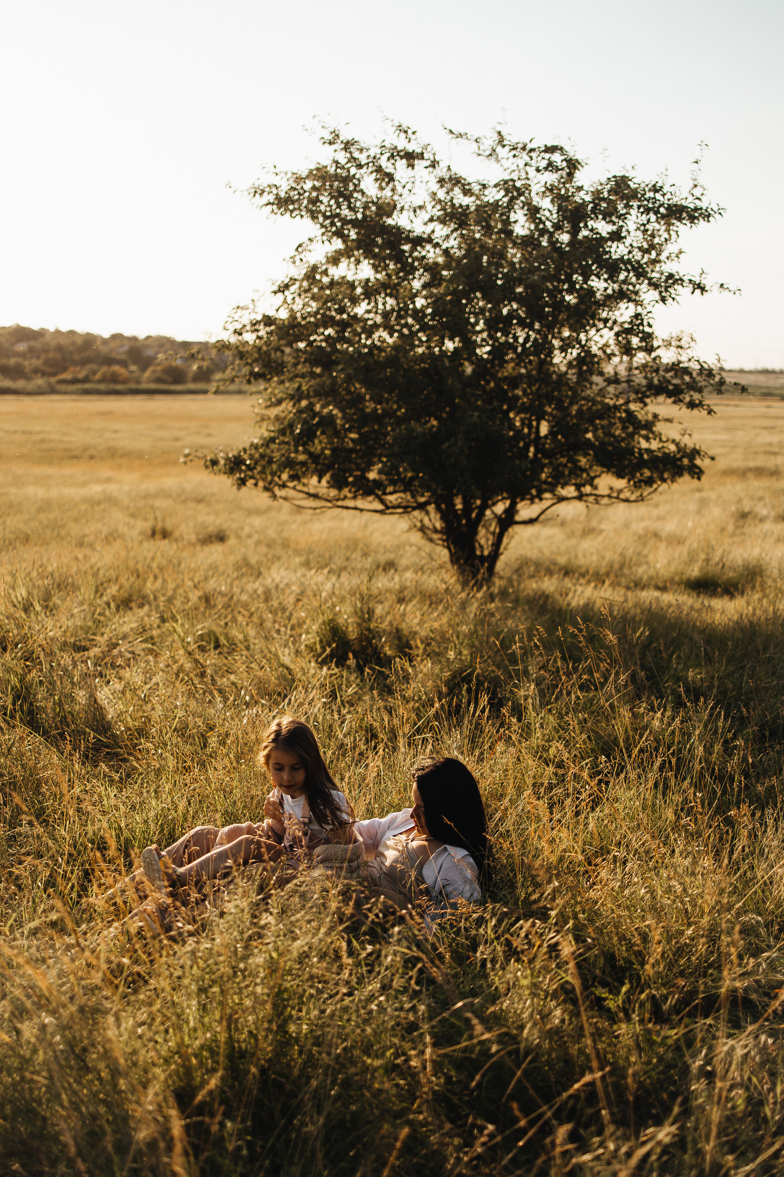 Алёна и Василиса, летний закат в поле. Семейный и детский фотограф, таганрог, ростов-на-дону